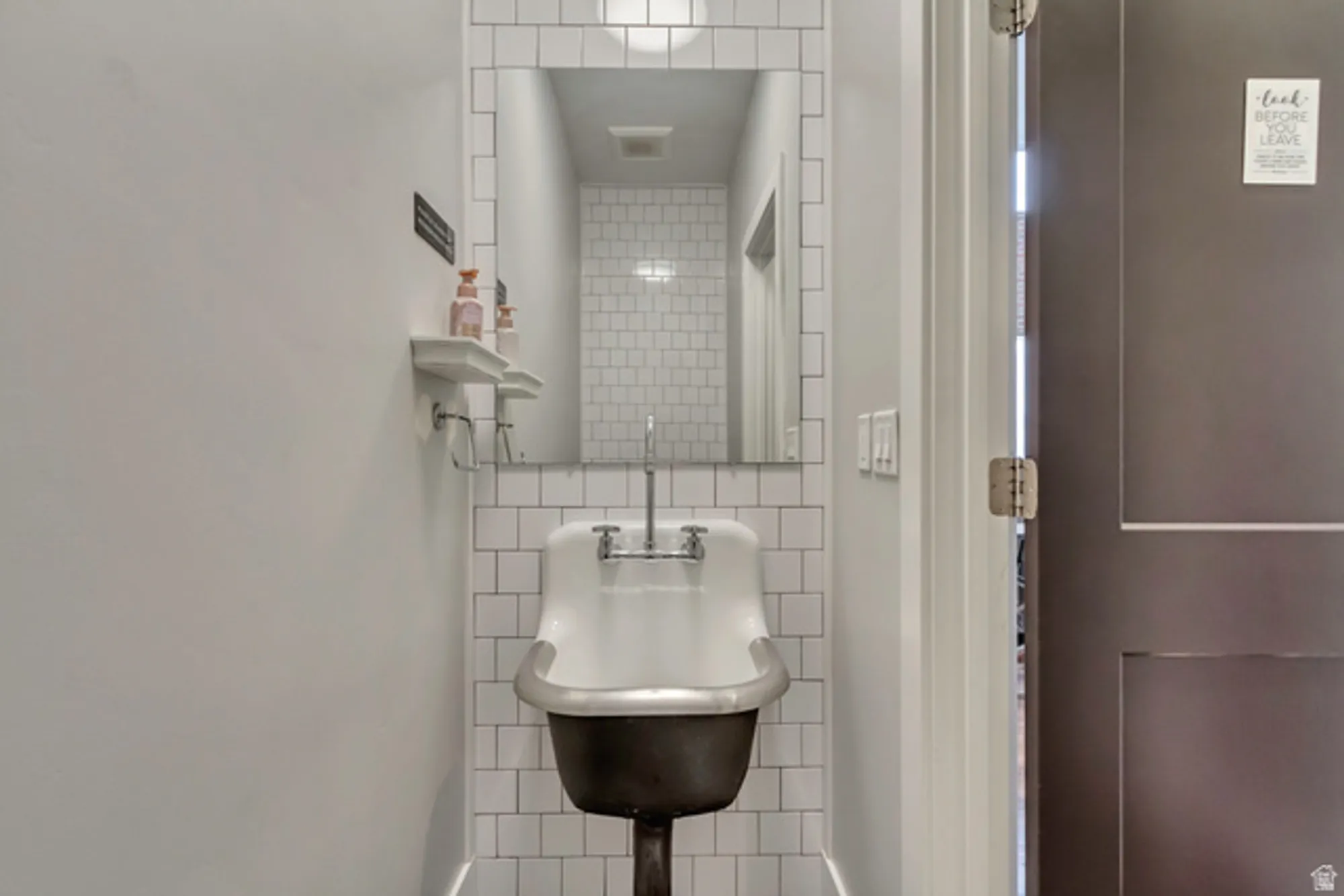 Property Slideshow image 23 of 27 | 11411 s holly springs dr, South Jordan, UT, 84009