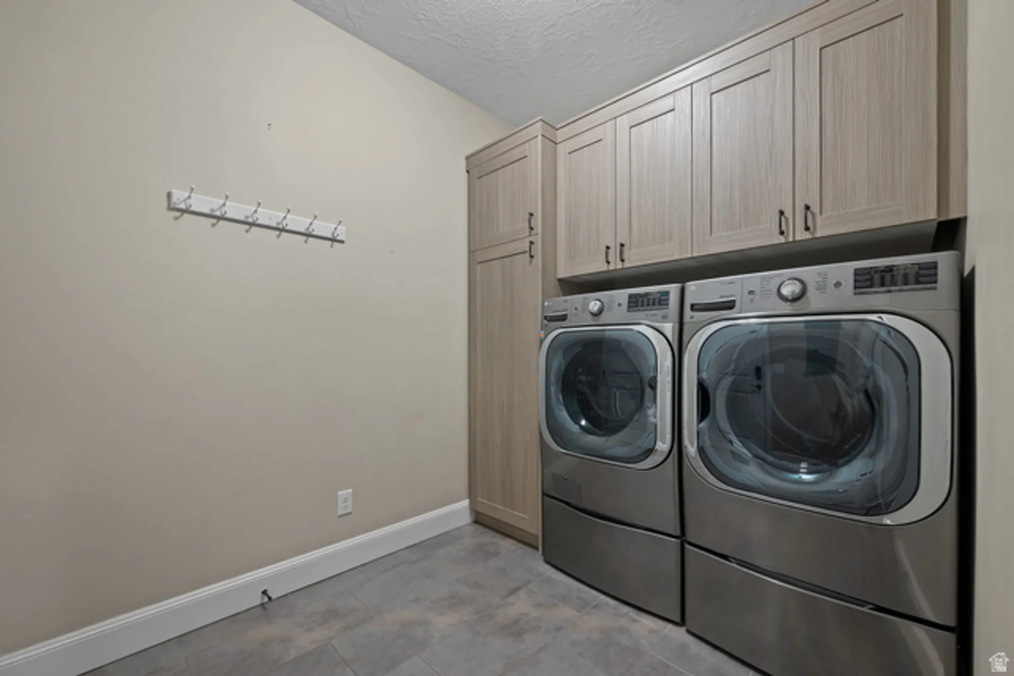 Property Slideshow image 24 of 33 | 10489 s harvest glory dr, South Jordan, UT, 84095