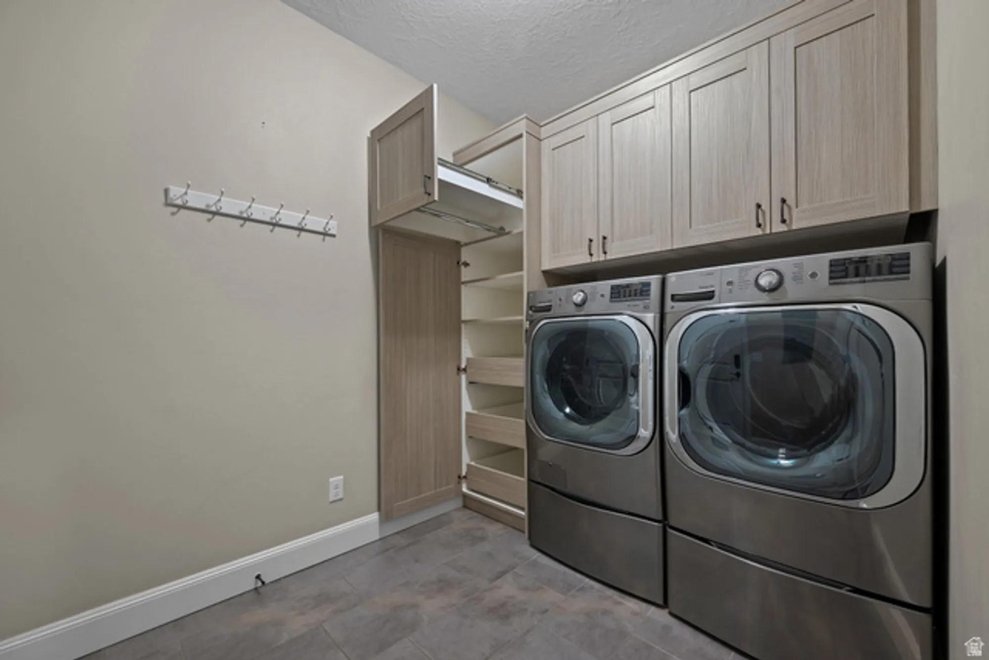 Property Slideshow image 25 of 33 | 10489 s harvest glory dr, South Jordan, UT, 84095