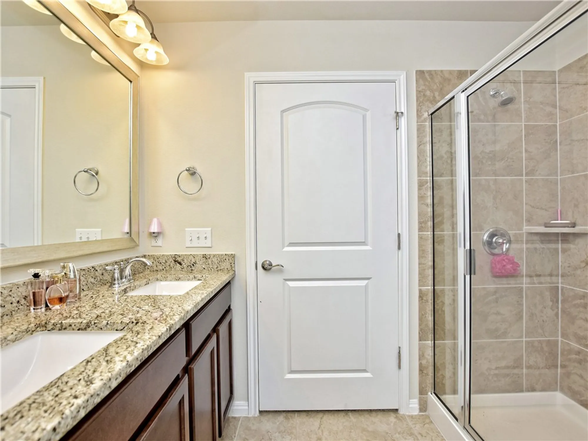 Property Slideshow image 16 of 28 | 823 hamilton ln, Georgetown, TX, 78633