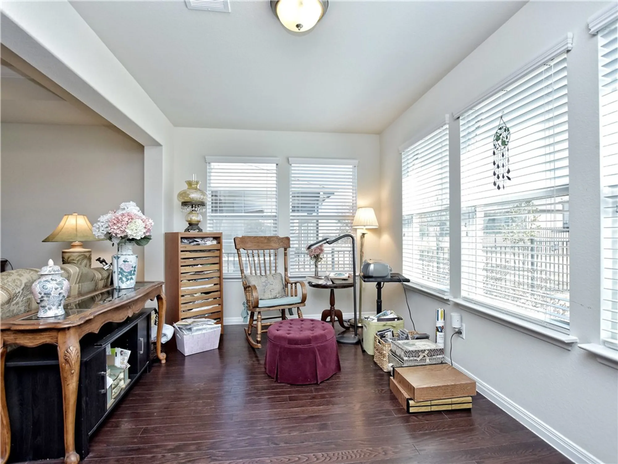 Property Slideshow image 12 of 28 | 823 hamilton ln, Georgetown, TX, 78633