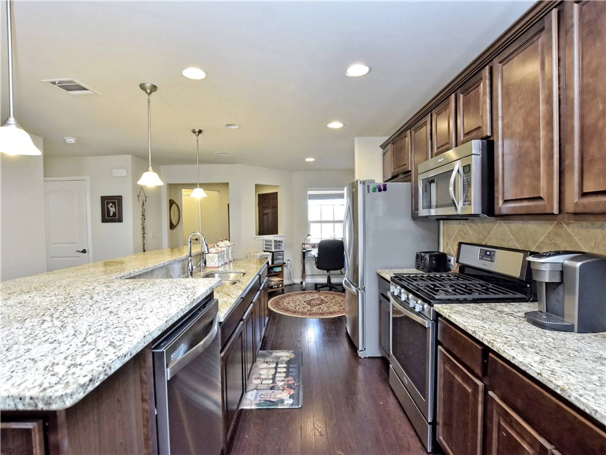 Property Slideshow image 7 of 28 | 823 hamilton ln, Georgetown, TX, 78633