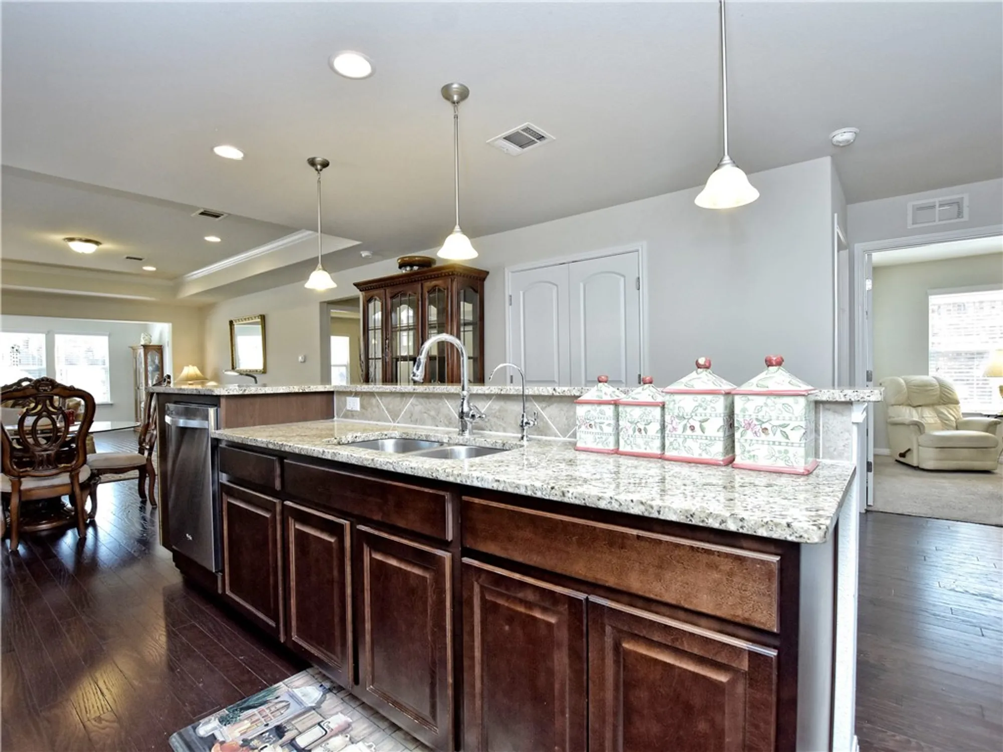 Property Slideshow image 8 of 28 | 823 hamilton ln, Georgetown, TX, 78633