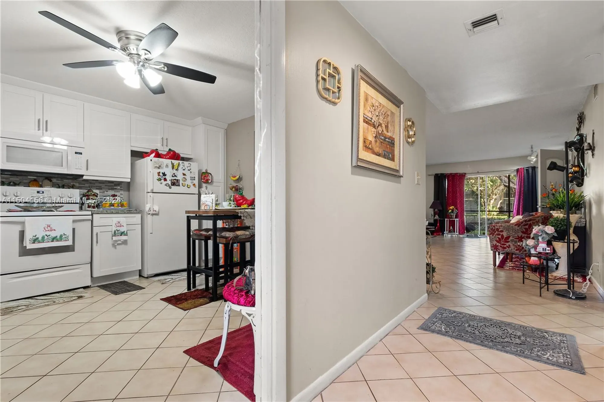 Property Slideshow image 3 of 20 | 281 s hollybrook dr apt 103, Pembroke Pines, FL, 33025