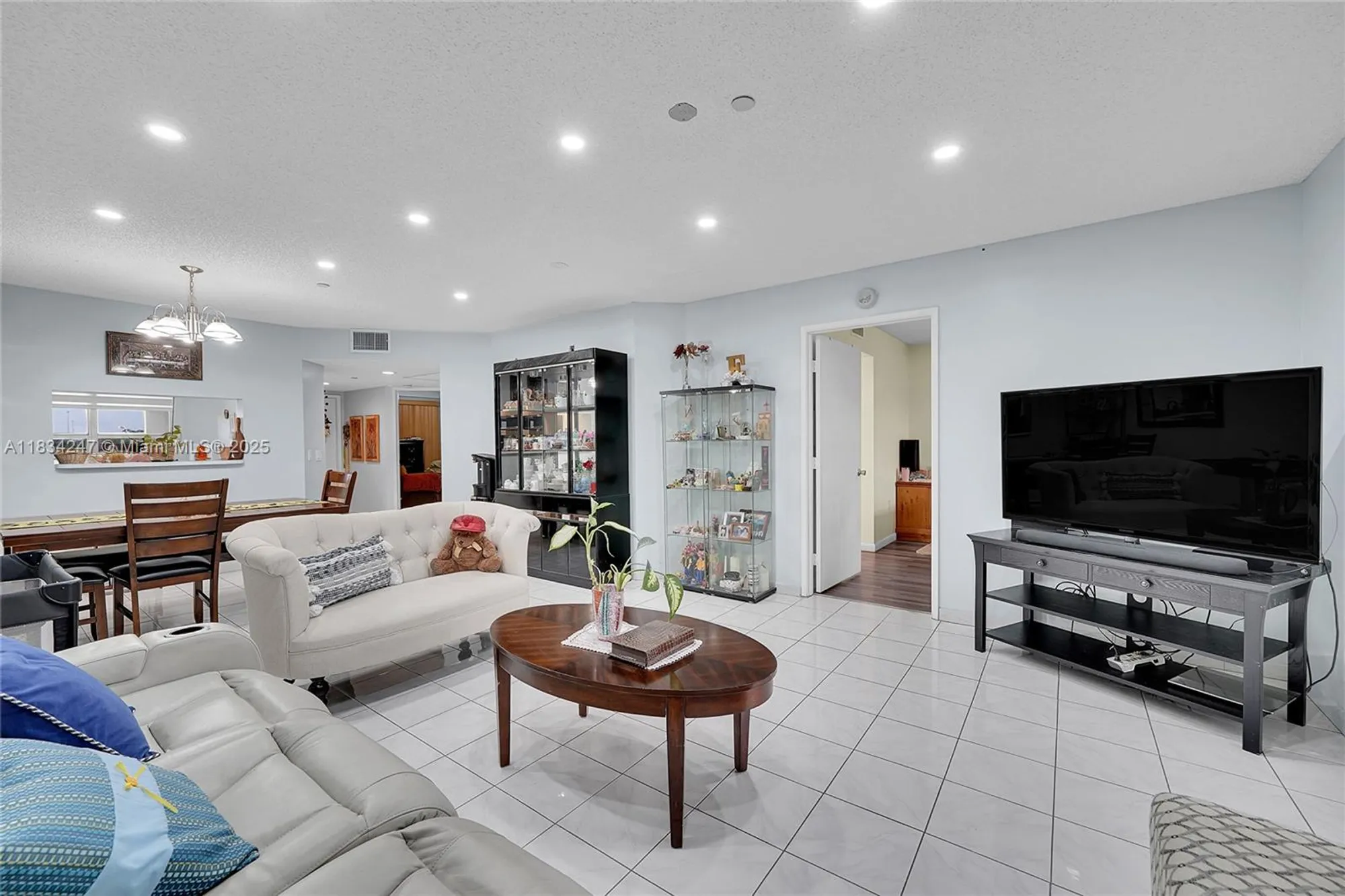 Property Slideshow image 18 of 47 | 571 sw 142nd ave 410o, Pembroke Pines, FL, 33027