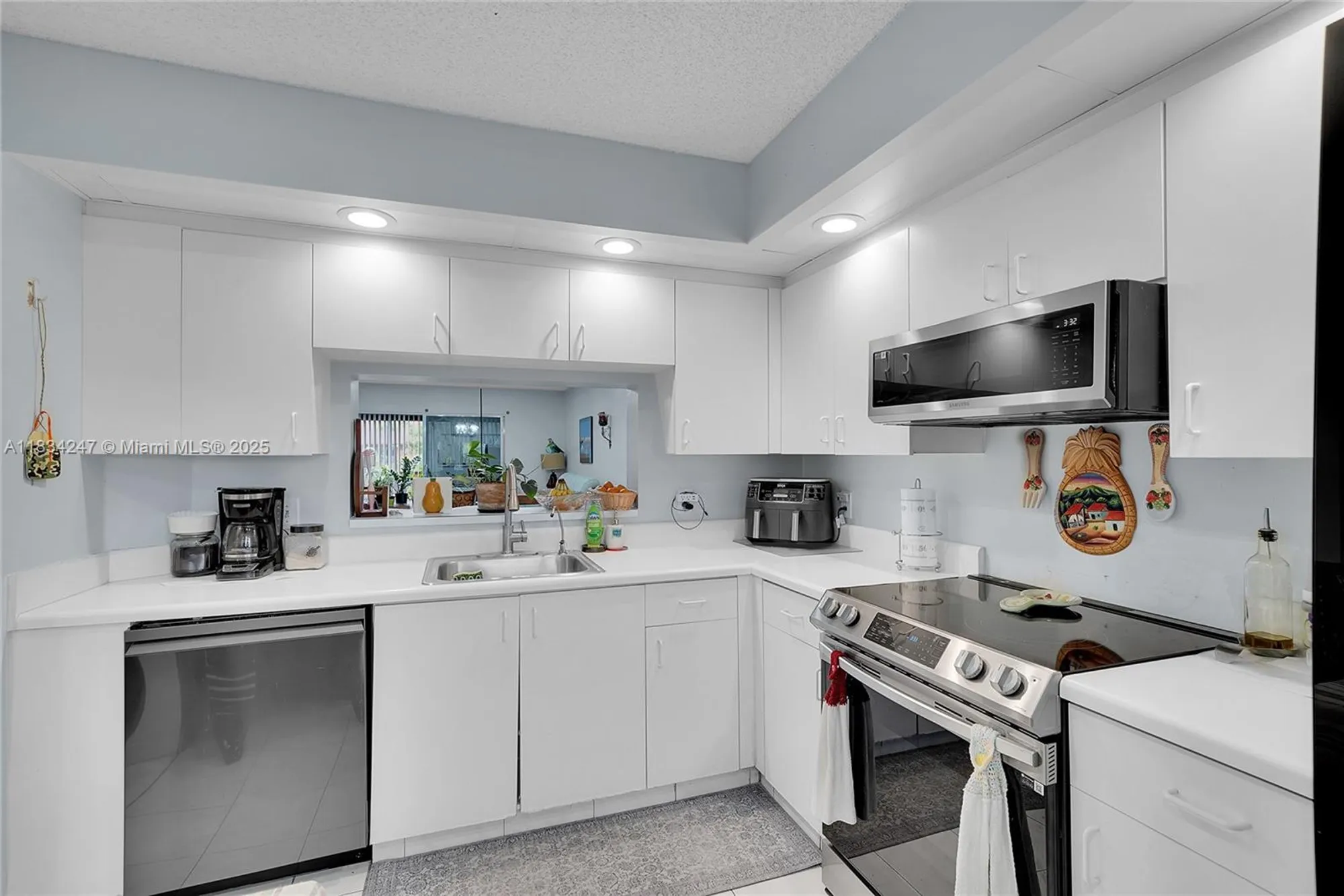 Property Slideshow image 10 of 47 | 571 sw 142nd ave 410o, Pembroke Pines, FL, 33027