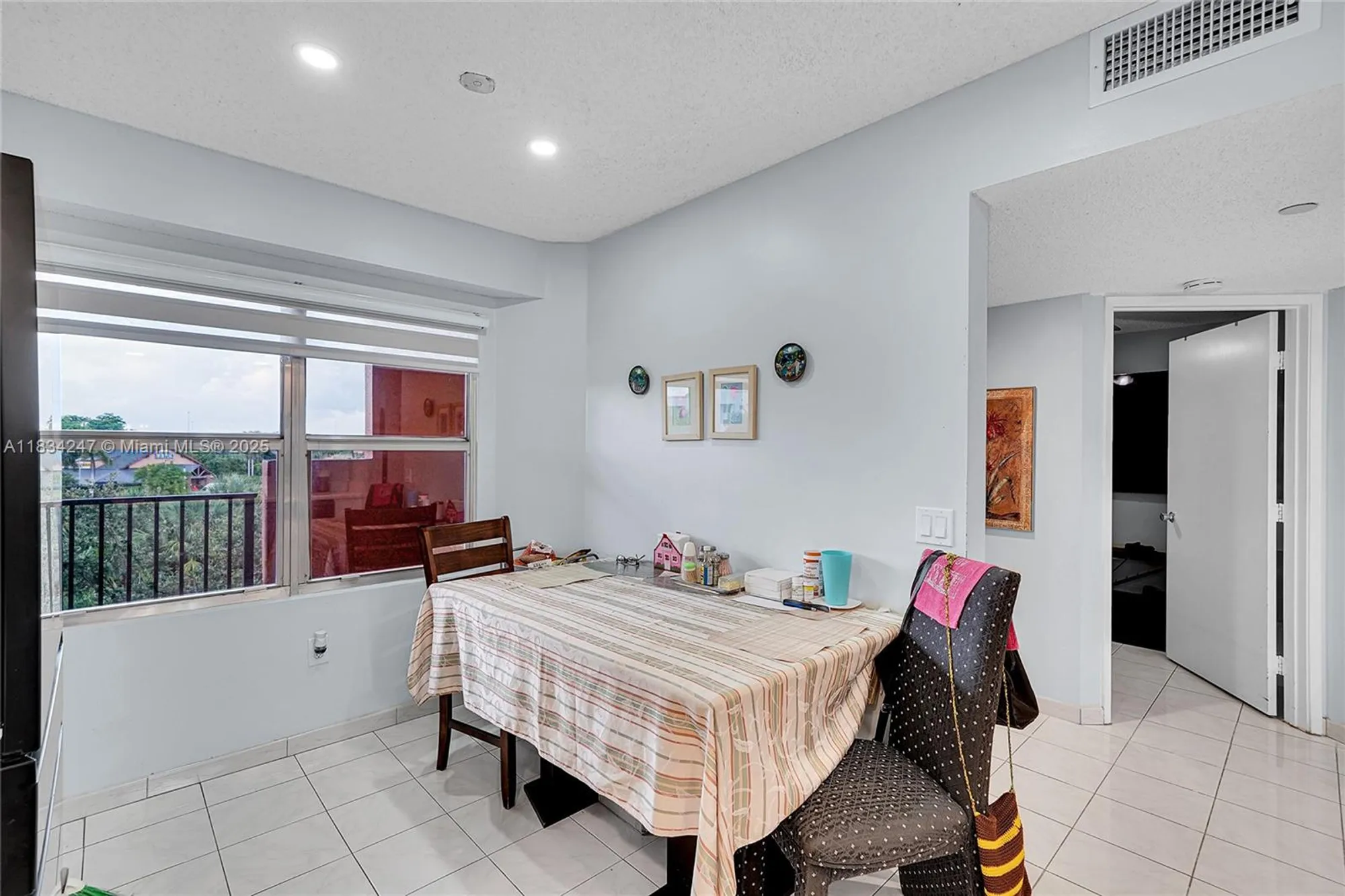 Property Slideshow image 9 of 47 | 571 sw 142nd ave 410o, Pembroke Pines, FL, 33027