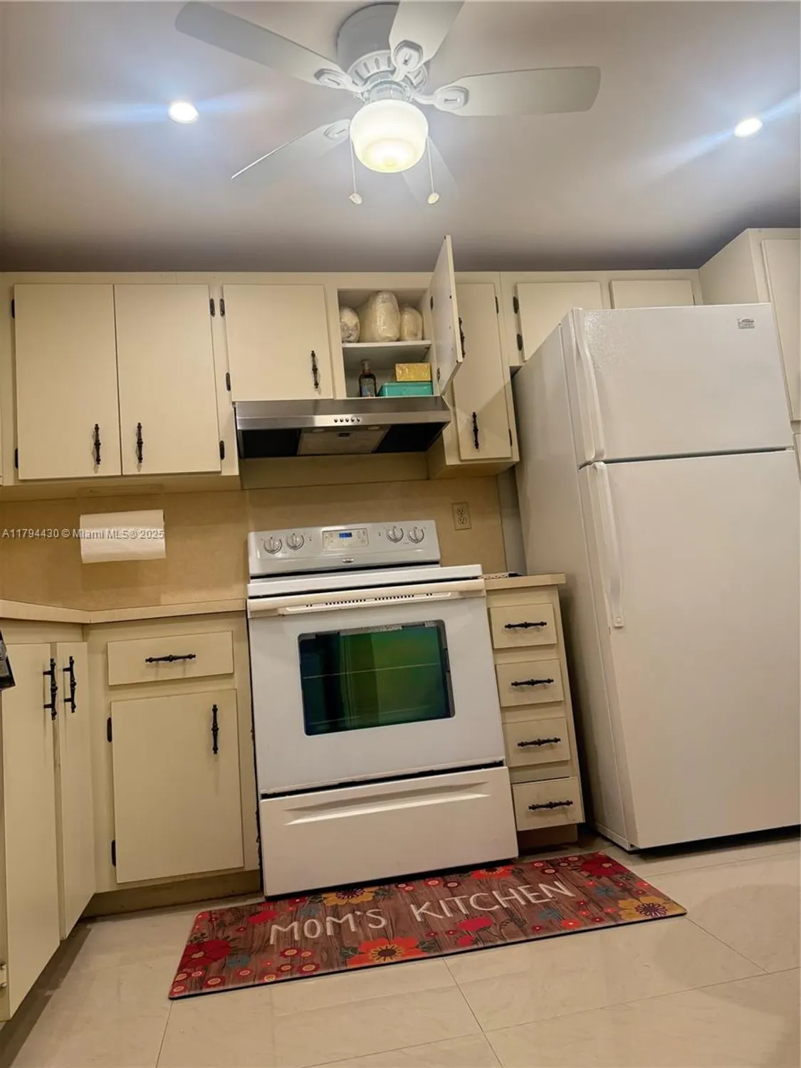 Property Slideshow image 14 of 36 | 901 colony point cir 217, Pembroke Pines, FL, 33026