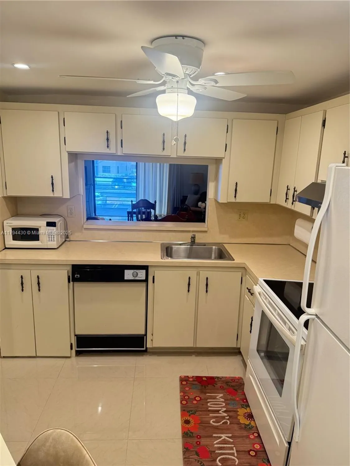 Property Slideshow image 11 of 36 | 901 colony point cir 217, Pembroke Pines, FL, 33026