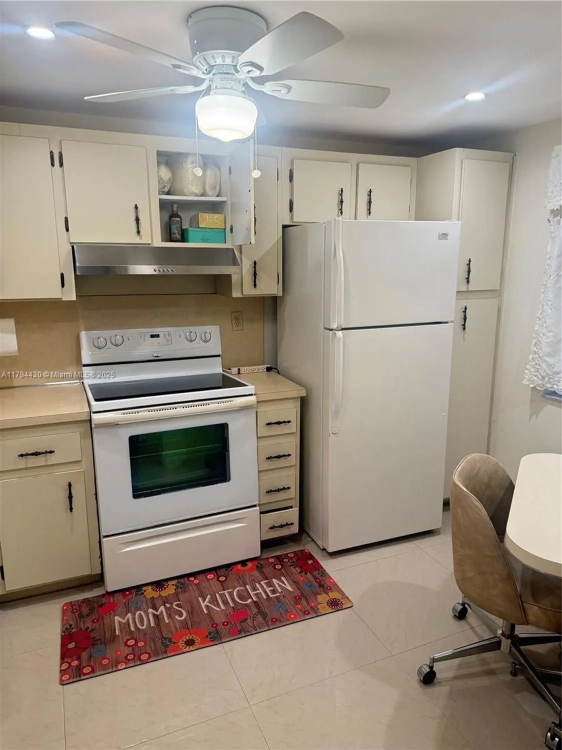 Property Slideshow image 13 of 36 | 901 colony point cir 217, Pembroke Pines, FL, 33026