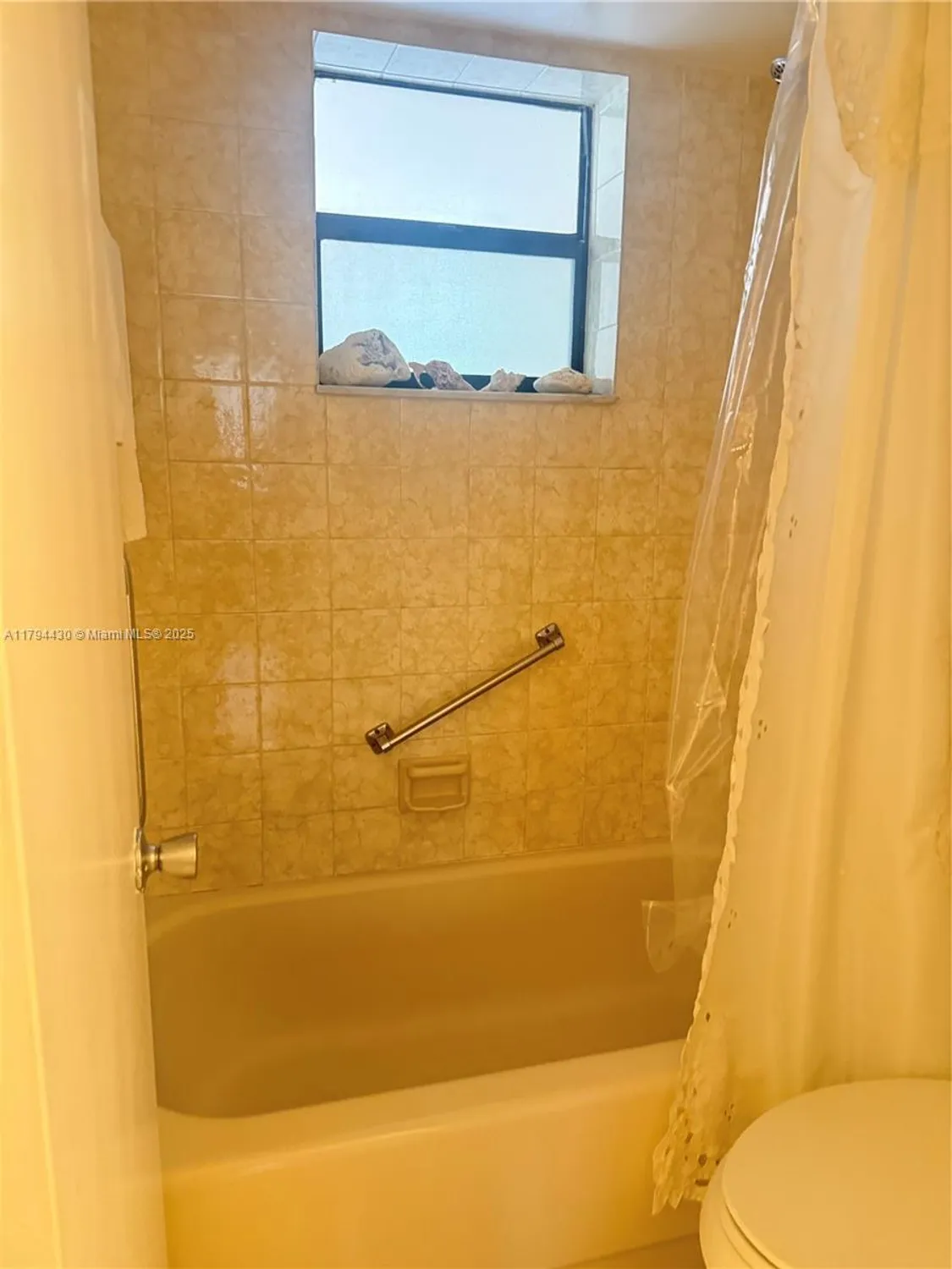 Property Slideshow image 24 of 36 | 901 colony point cir 217, Pembroke Pines, FL, 33026