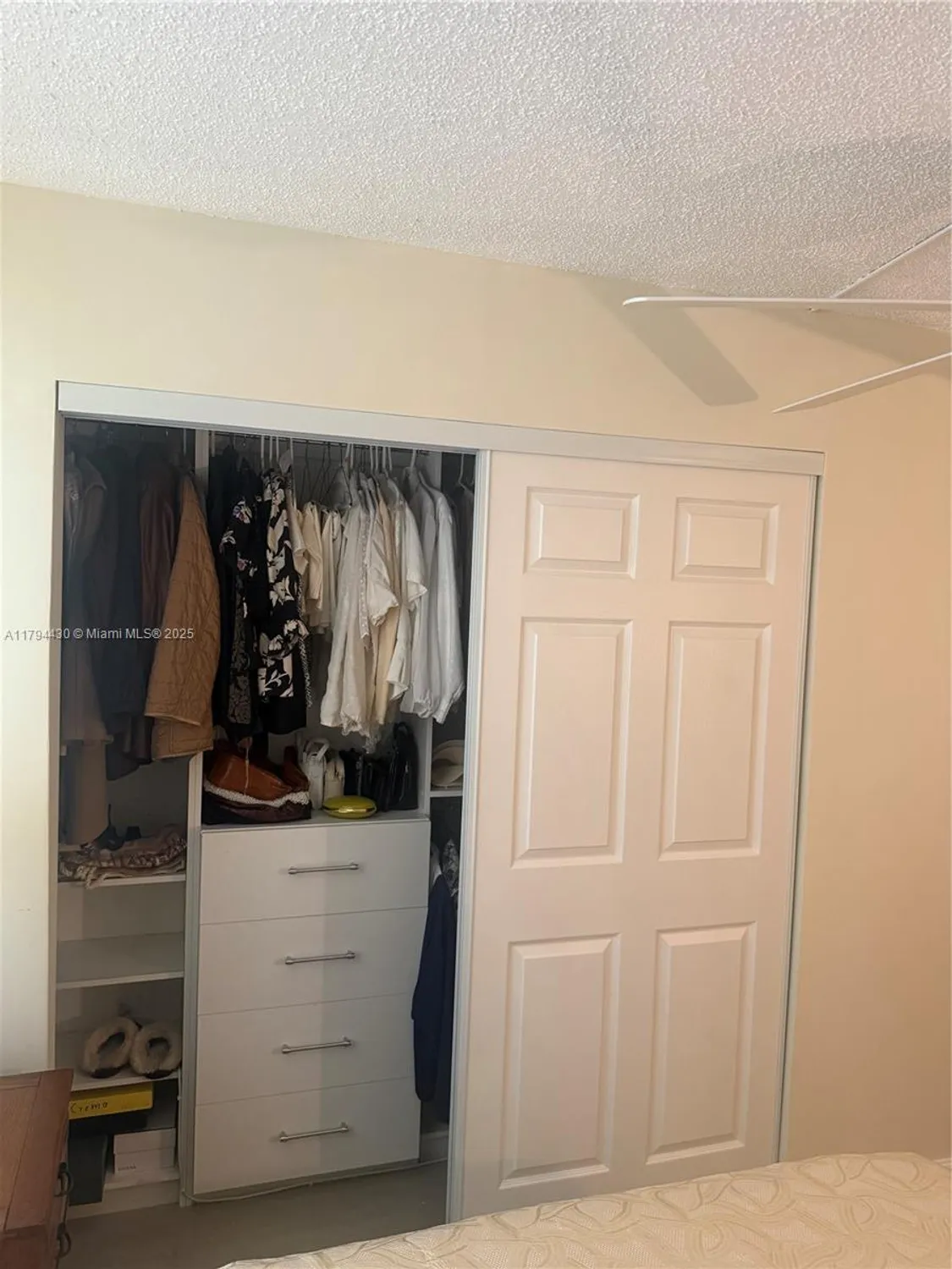 Property Slideshow image 25 of 36 | 901 colony point cir 217, Pembroke Pines, FL, 33026