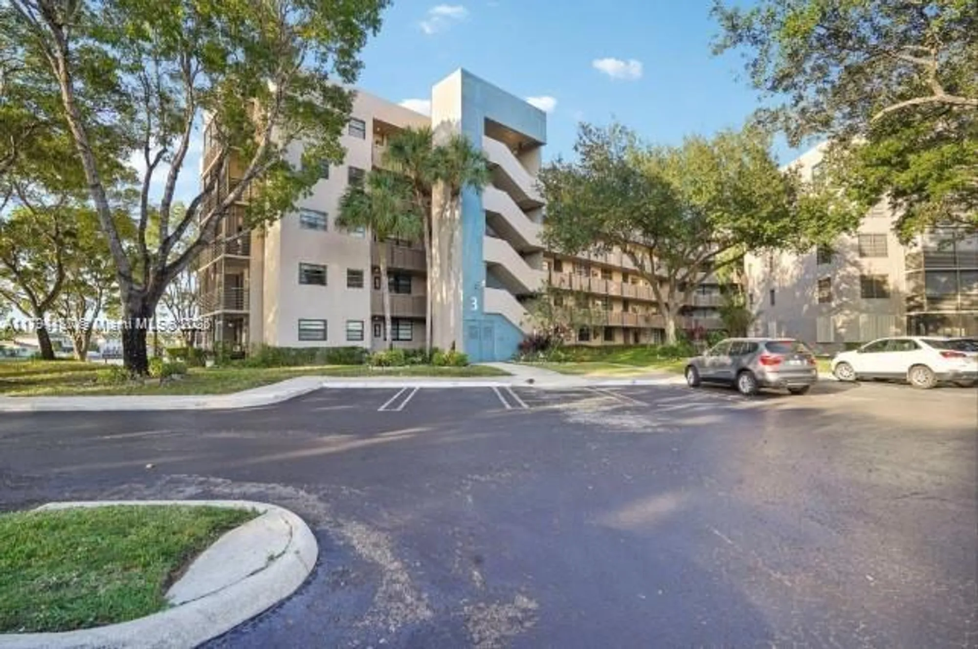 Property Slideshow image 2 of 36 | 901 colony point cir 217, Pembroke Pines, FL, 33026