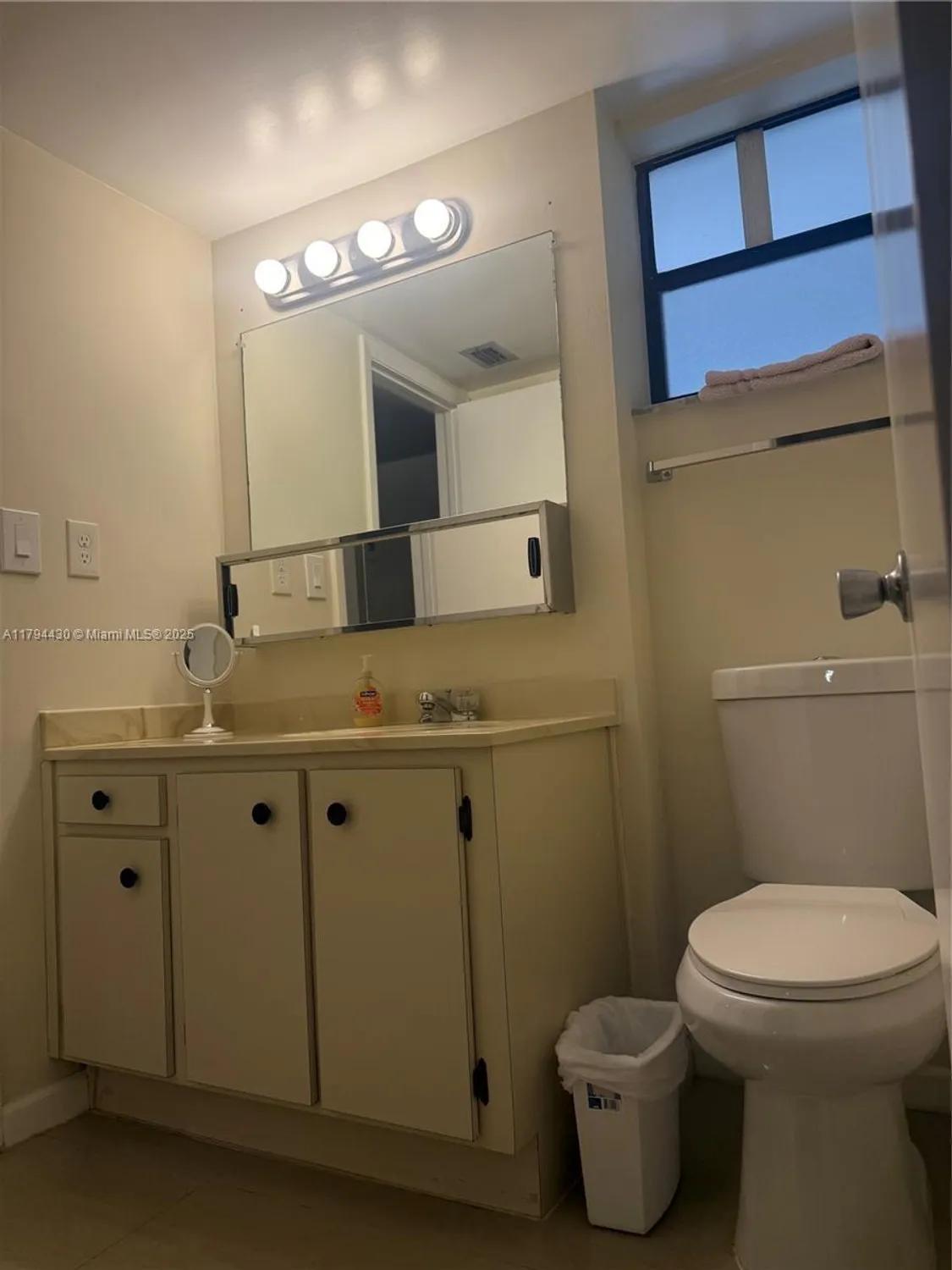 Property Slideshow image 23 of 36 | 901 colony point cir 217, Pembroke Pines, FL, 33026