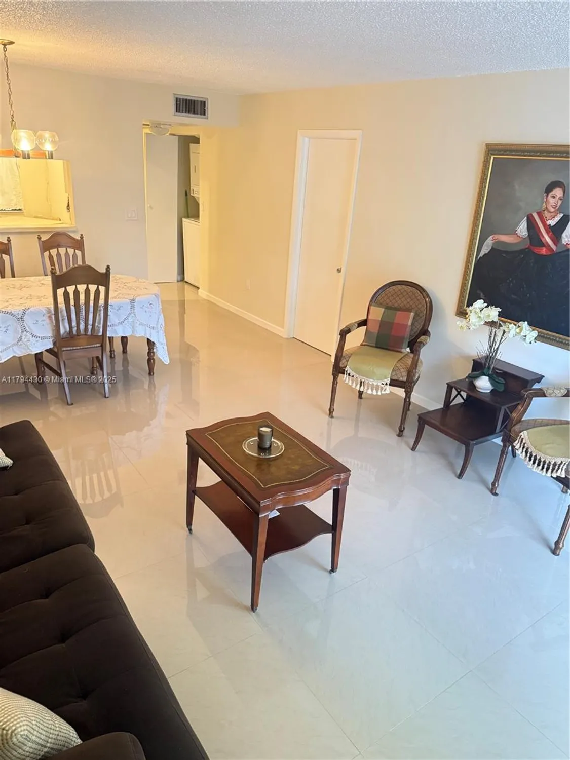Property Slideshow image 4 of 36 | 901 colony point cir 217, Pembroke Pines, FL, 33026