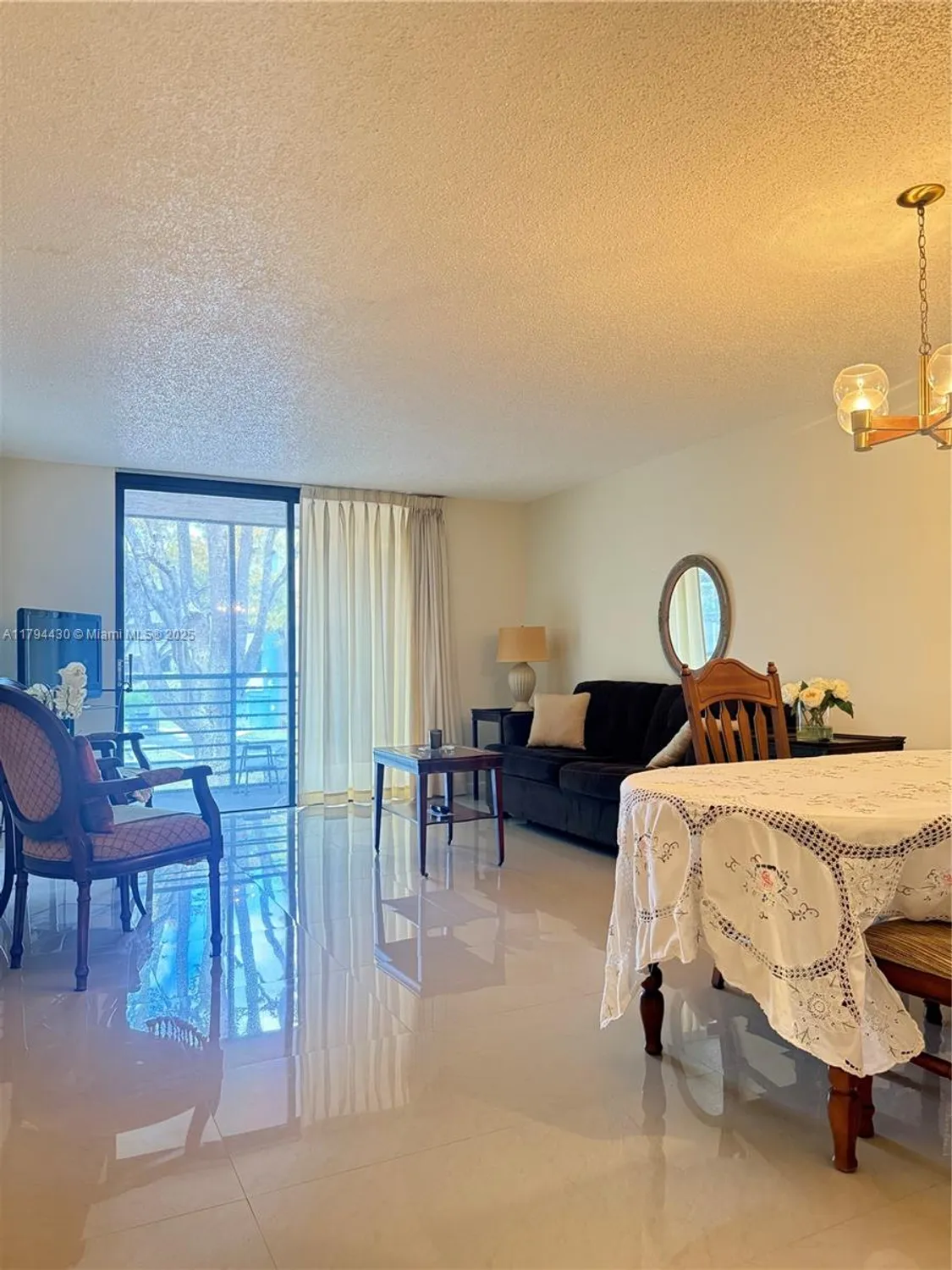 Property Slideshow image 8 of 36 | 901 colony point cir 217, Pembroke Pines, FL, 33026