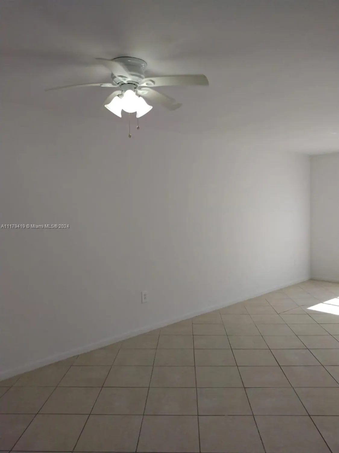 Property Slideshow image 7 of 26 | 18900 ne 3rd ct apt 516, Miami, FL, 33179