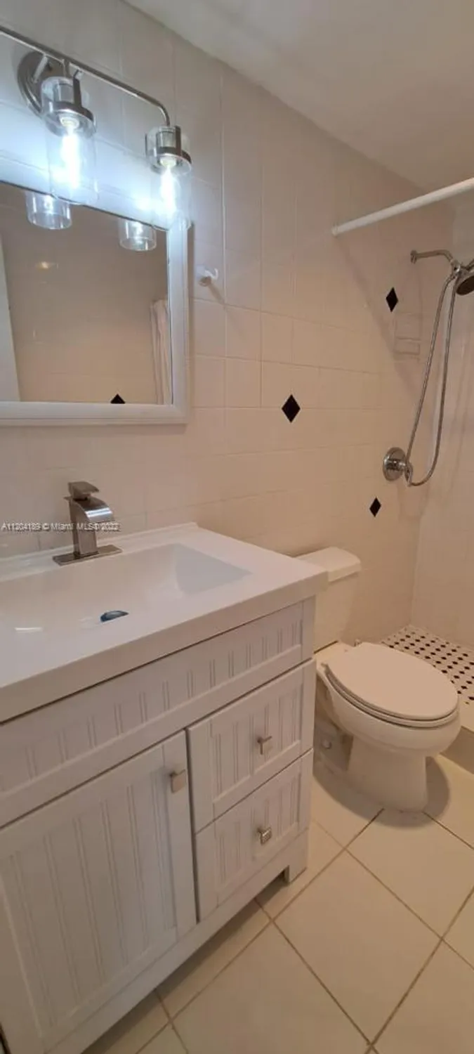 Property Slideshow image 14 of 18 | 155 easthampton g # 155, West Palm Beach, FL, 33417