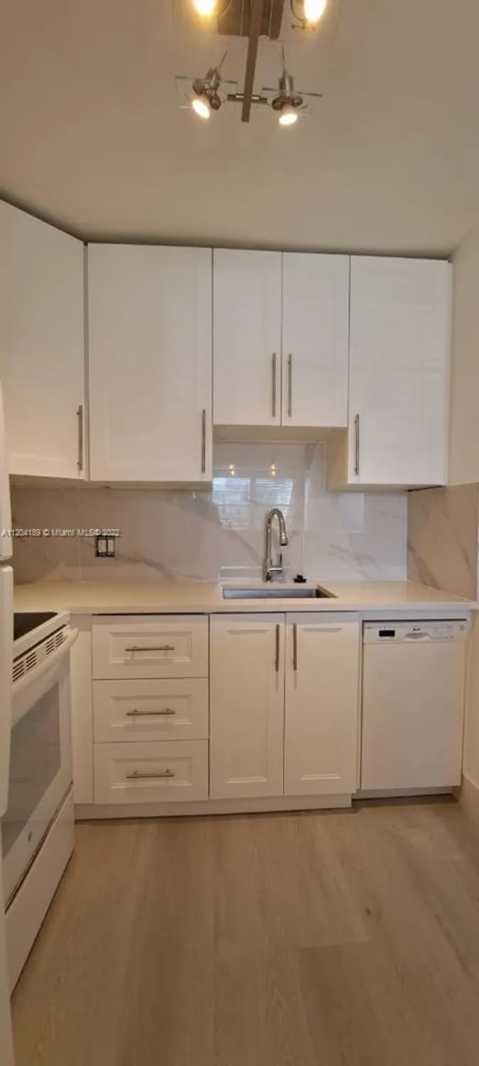 Property Slideshow image 6 of 18 | 155 easthampton g # 155, West Palm Beach, FL, 33417