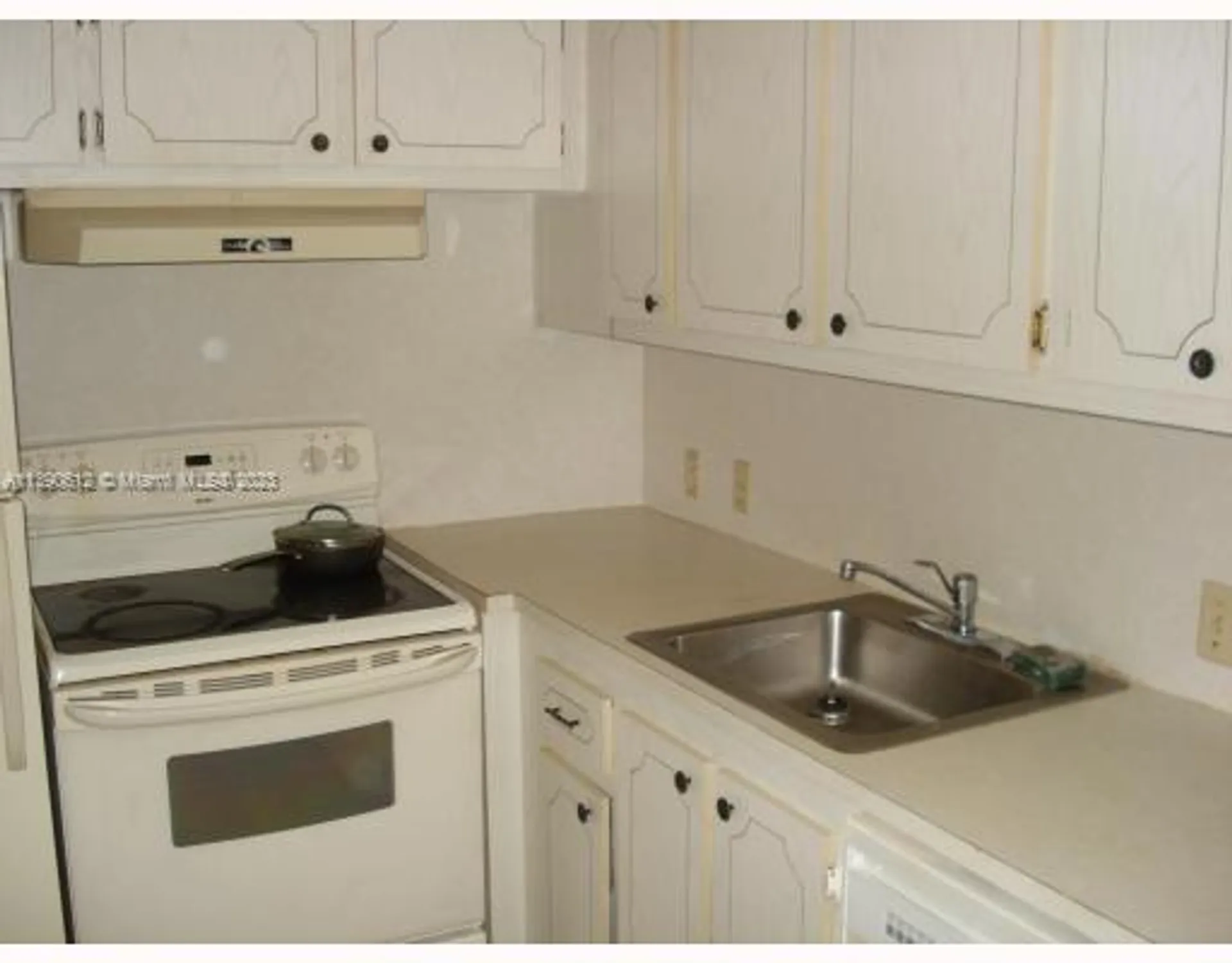 Property Slideshow image 4 of 6 | 568 mansfield n # 568, Boca Raton, FL, 33434