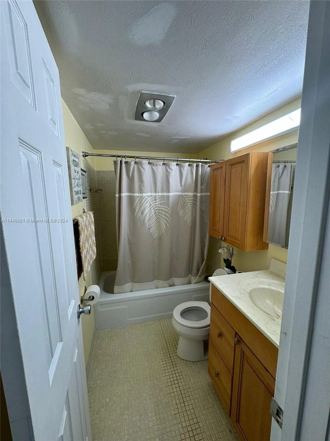 Property Slideshow image 15 of 24 | 221 kent m # 221, West Palm Beach, FL, 33417