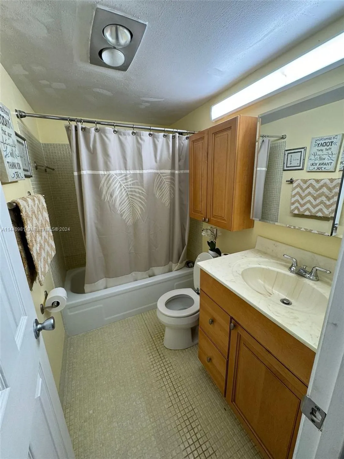 Property Slideshow image 16 of 24 | 221 kent m # 221, West Palm Beach, FL, 33417