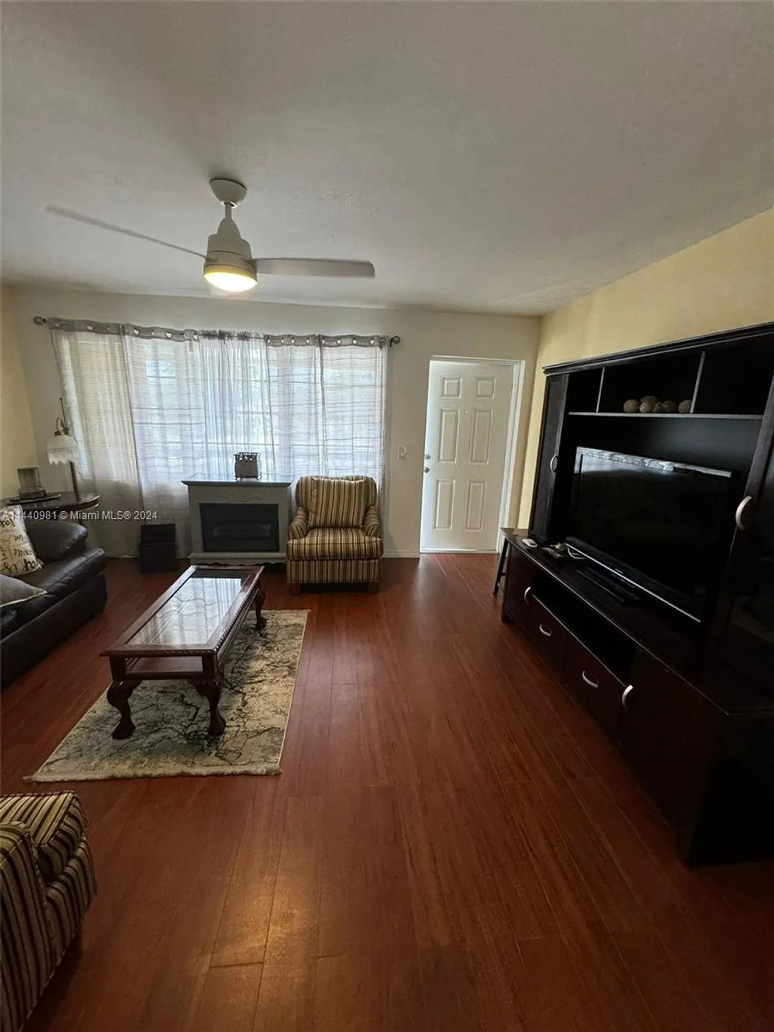 Property Slideshow image 1 of 24 | 221 kent m # 221, West Palm Beach, FL, 33417
