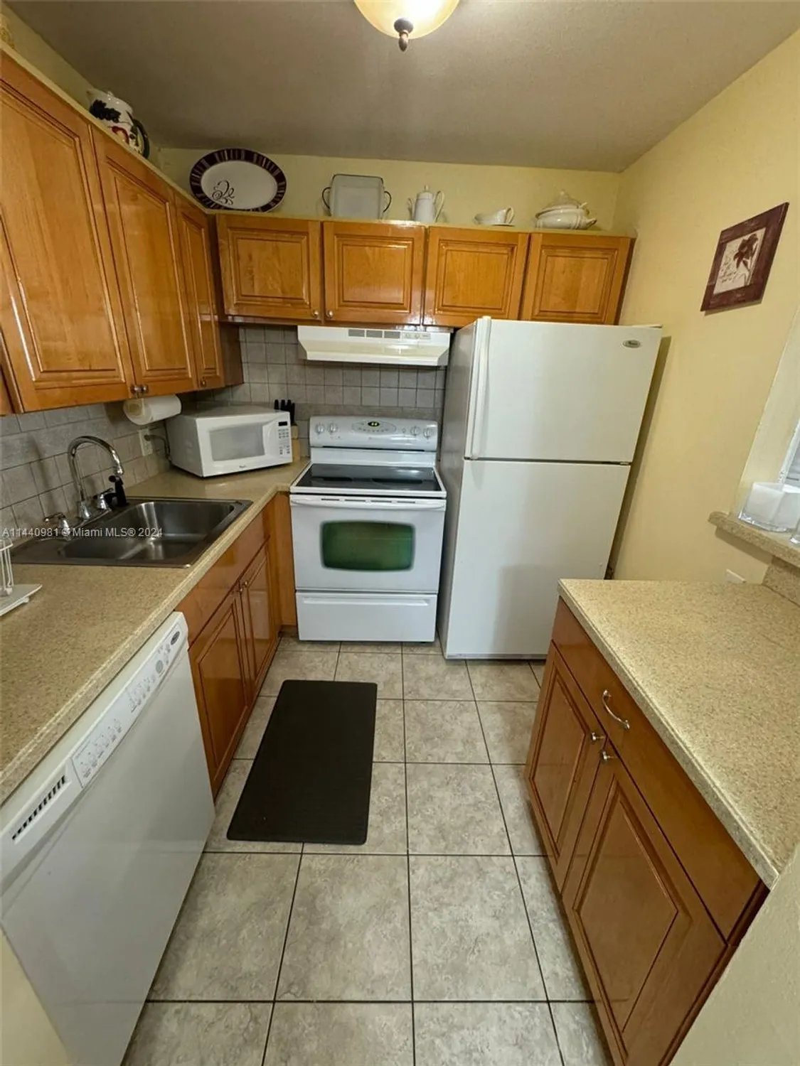Property Slideshow image 20 of 24 | 221 kent m # 221, West Palm Beach, FL, 33417