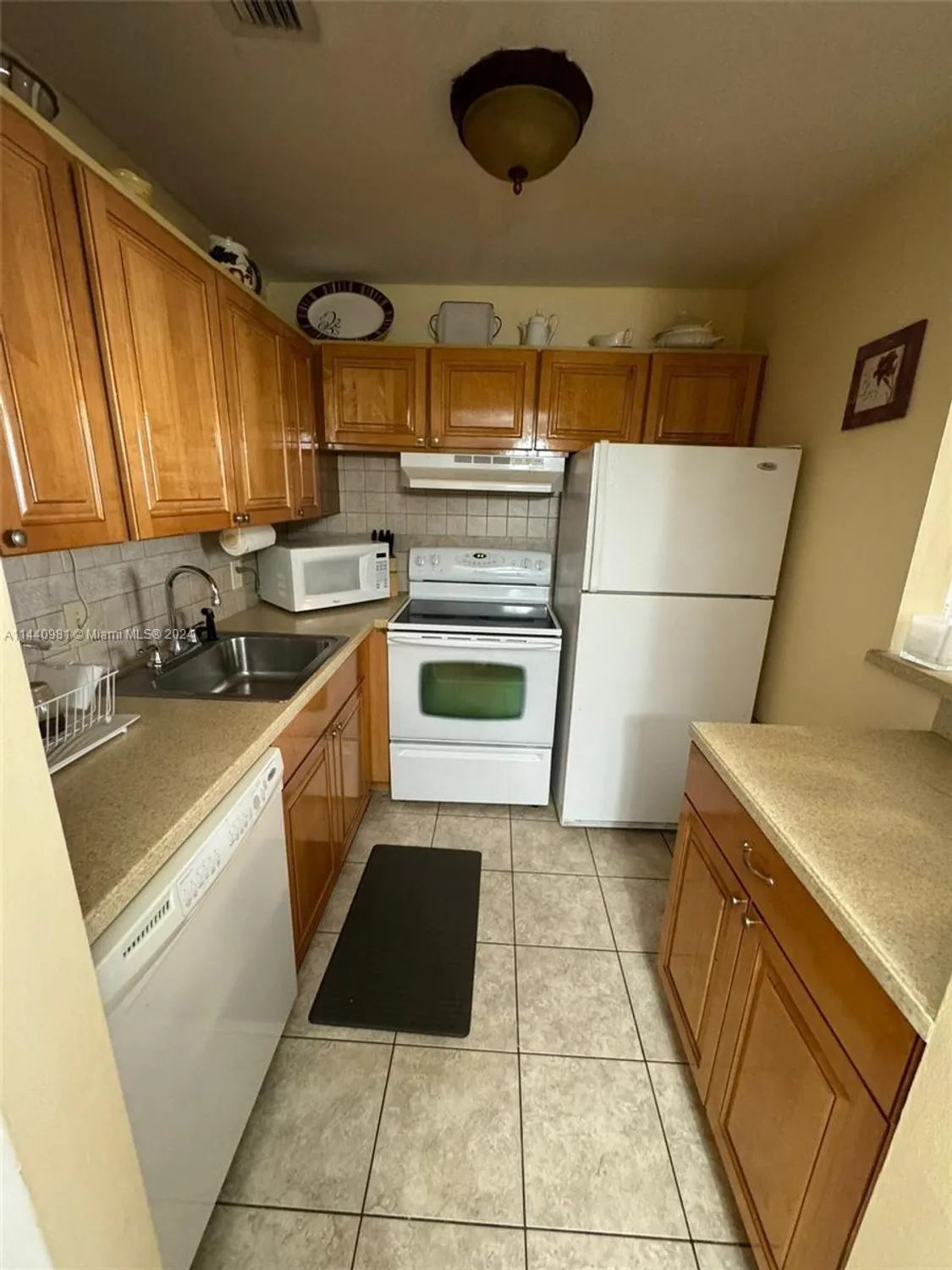 Property Slideshow image 21 of 24 | 221 kent m # 221, West Palm Beach, FL, 33417