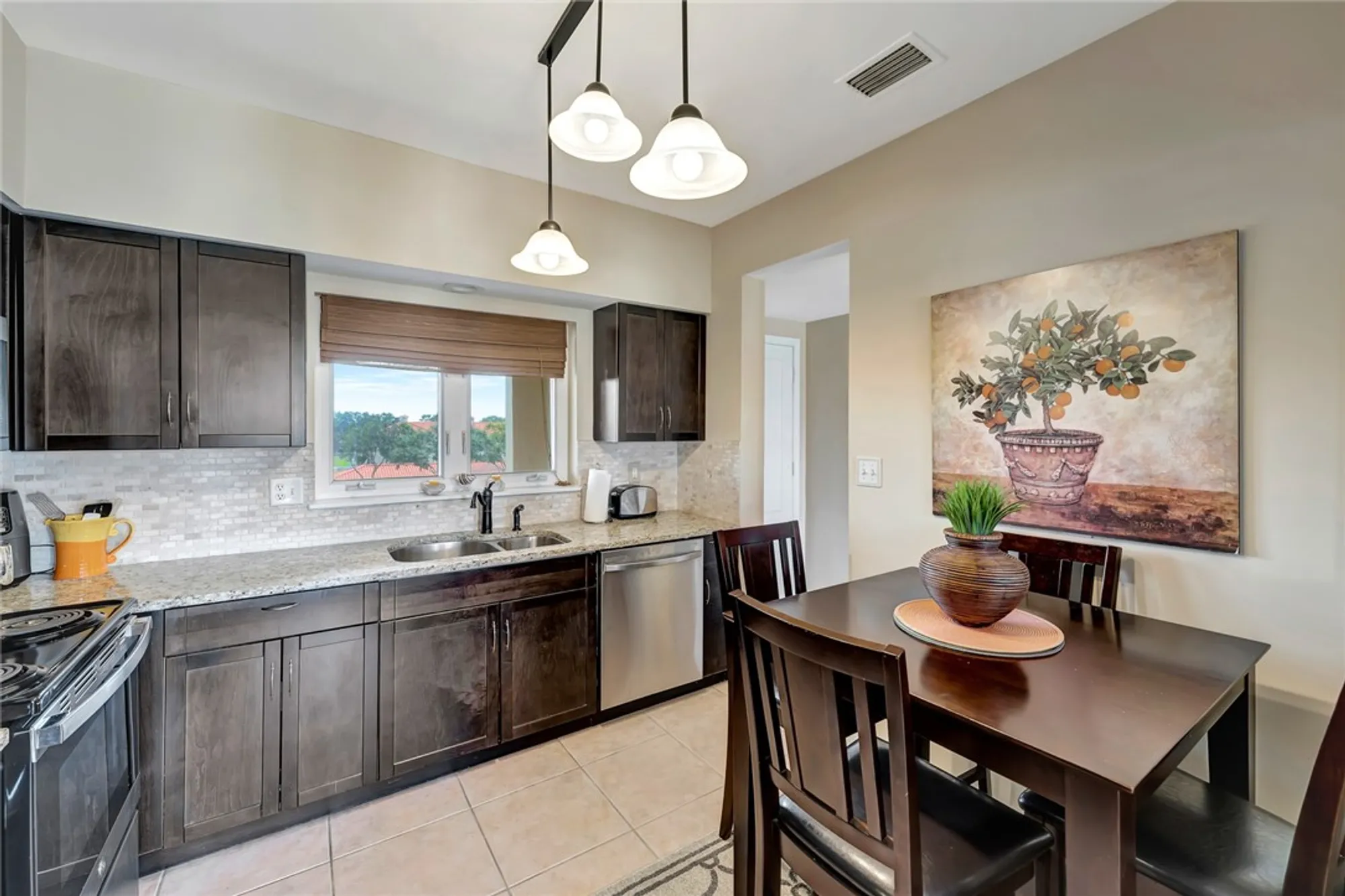 Property Slideshow image 12 of 36 | 5075 harmony cir apt 302, Vero Beach, FL, 32967
