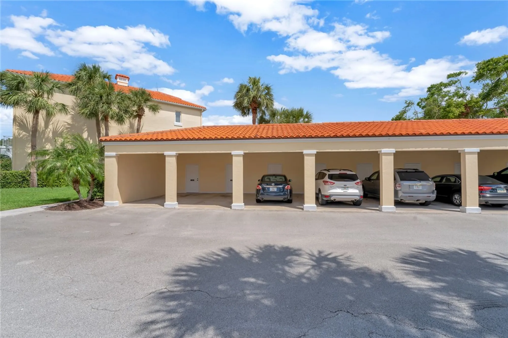 Property Slideshow image 4 of 36 | 5075 harmony cir apt 302, Vero Beach, FL, 32967