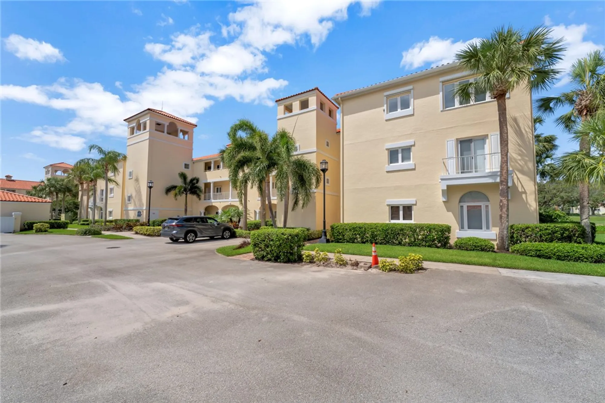 Property Slideshow image 5 of 36 | 5075 harmony cir apt 302, Vero Beach, FL, 32967