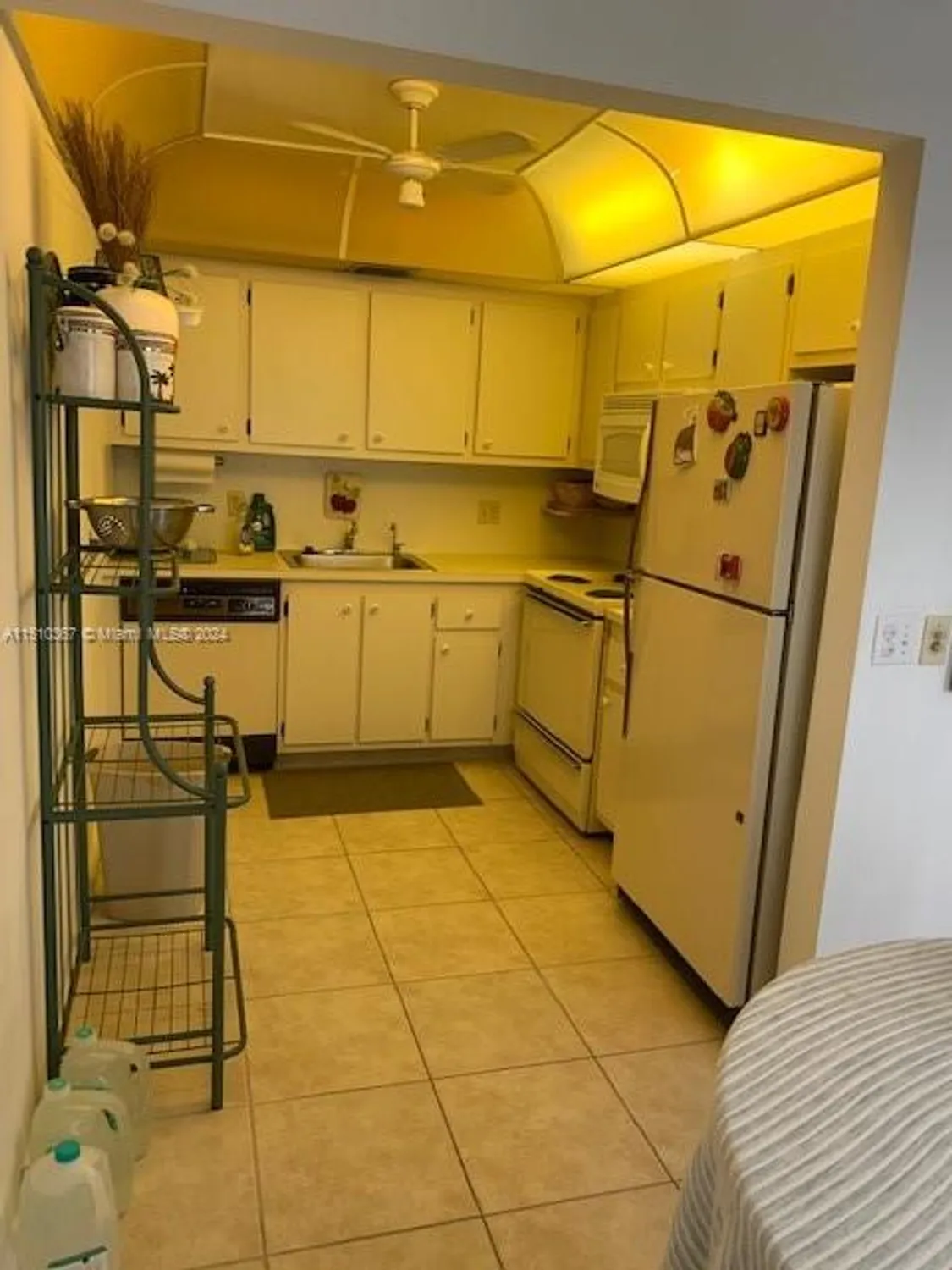 Property Slideshow image 6 of 22 | 300 sw 134th way apt 405e, Pembroke Pines, FL, 33027