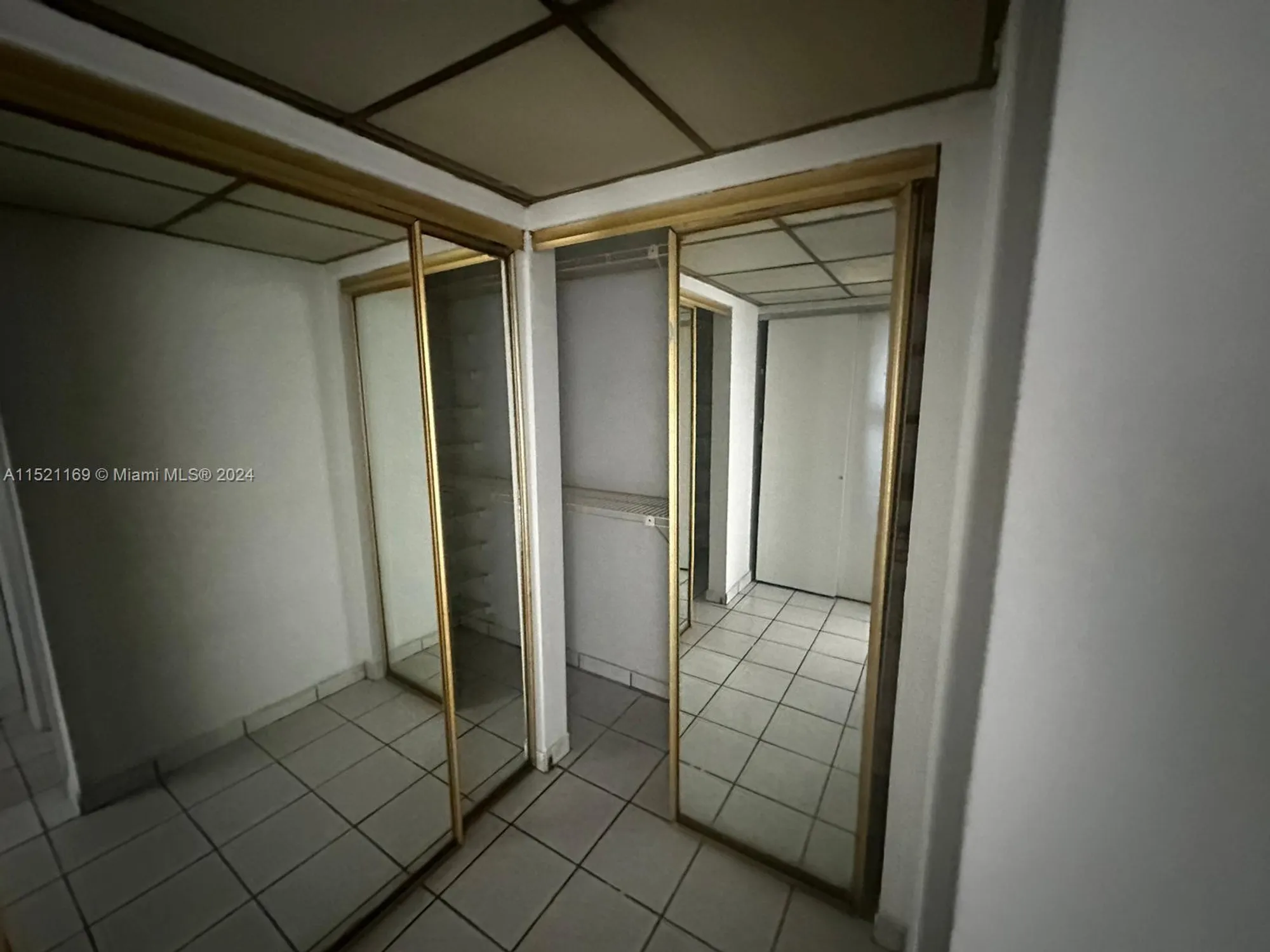 Property Slideshow image 7 of 14 | 18700 ne 3rd ct 626, Miami, FL, 33179