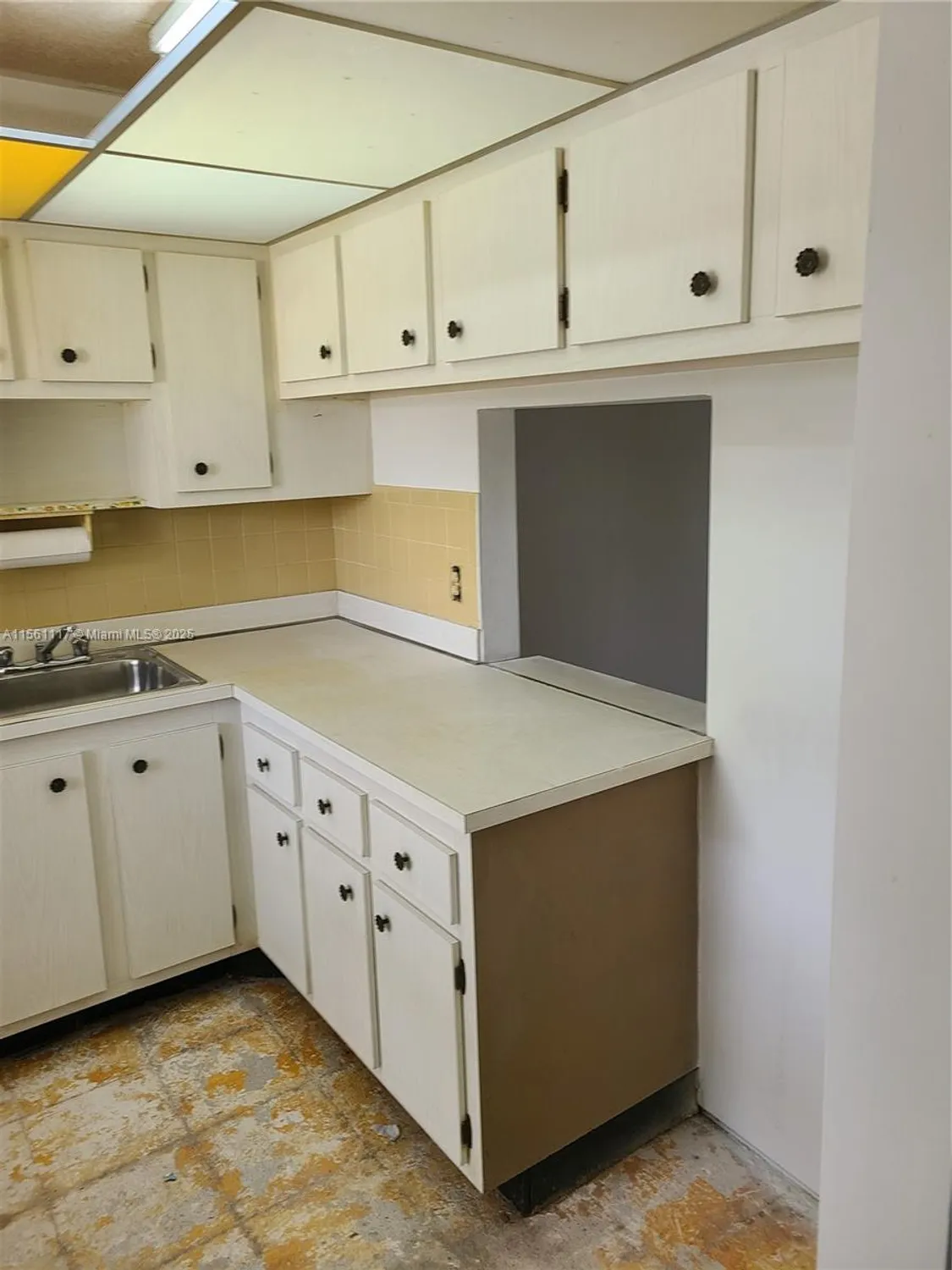 Property Slideshow image 8 of 14 | 7610 nw 1st st 208, Margate, FL, 33063