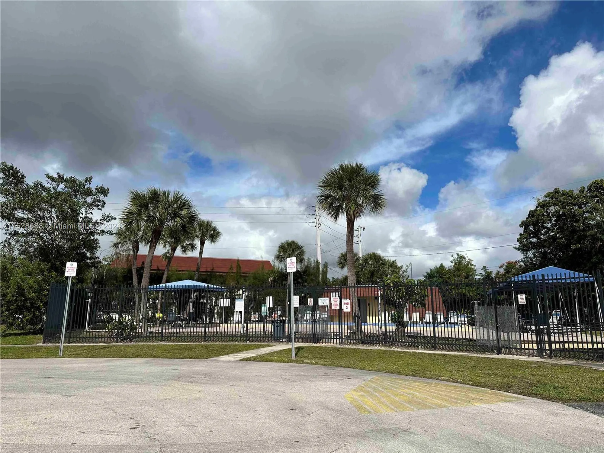 Property Slideshow image 17 of 17 | 2061 nw 47th ter 405, Lauderhill, FL, 33313