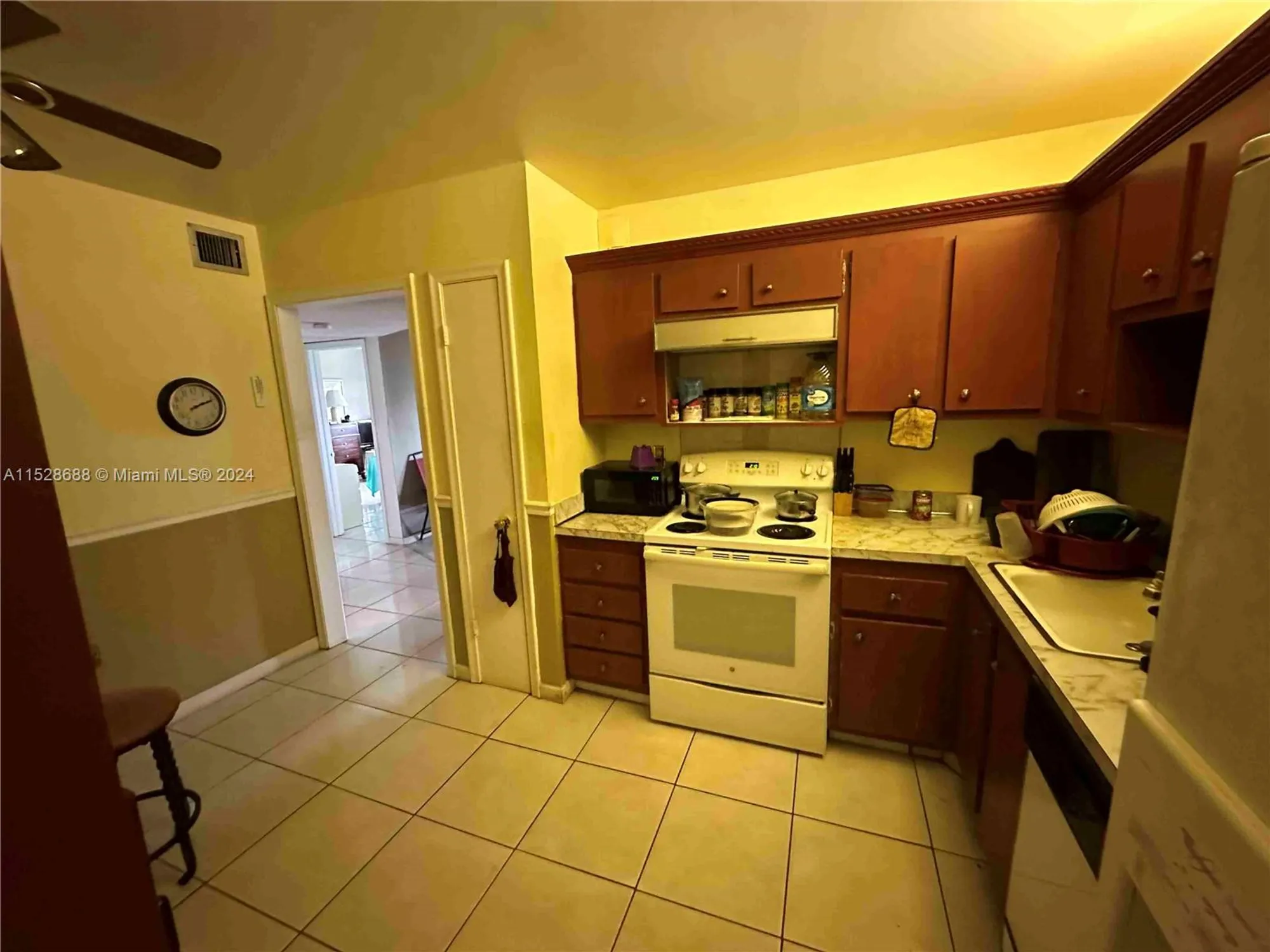 Property Slideshow image 10 of 17 | 2061 nw 47th ter 405, Lauderhill, FL, 33313