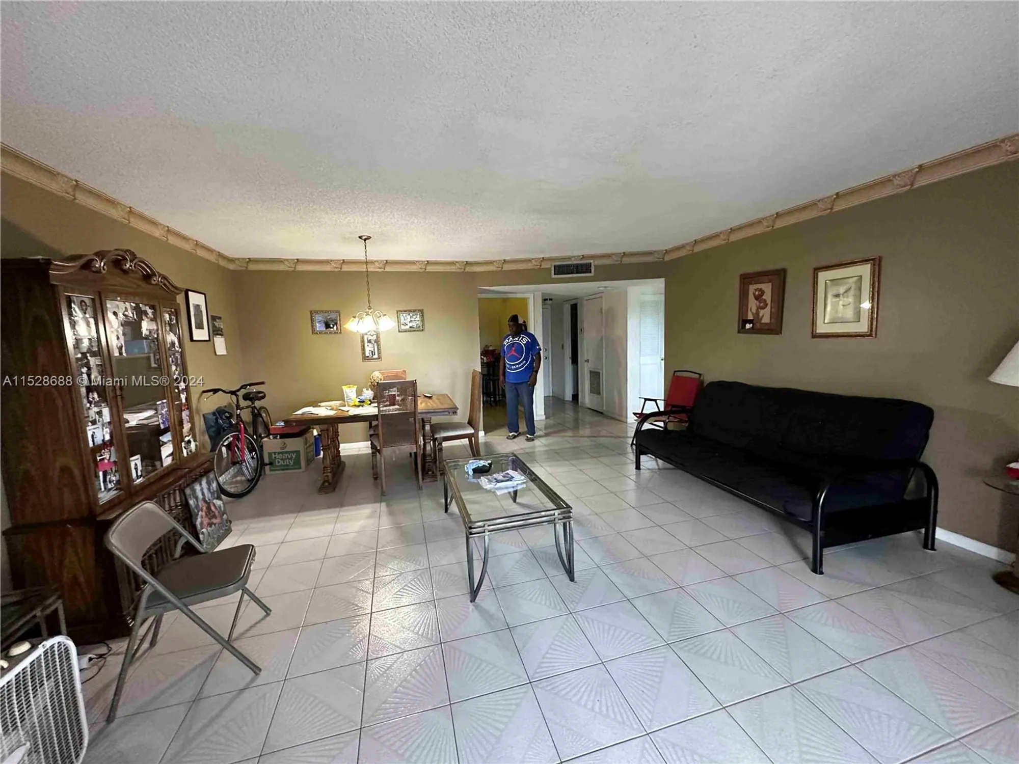 Property Slideshow image 4 of 17 | 2061 nw 47th ter 405, Lauderhill, FL, 33313