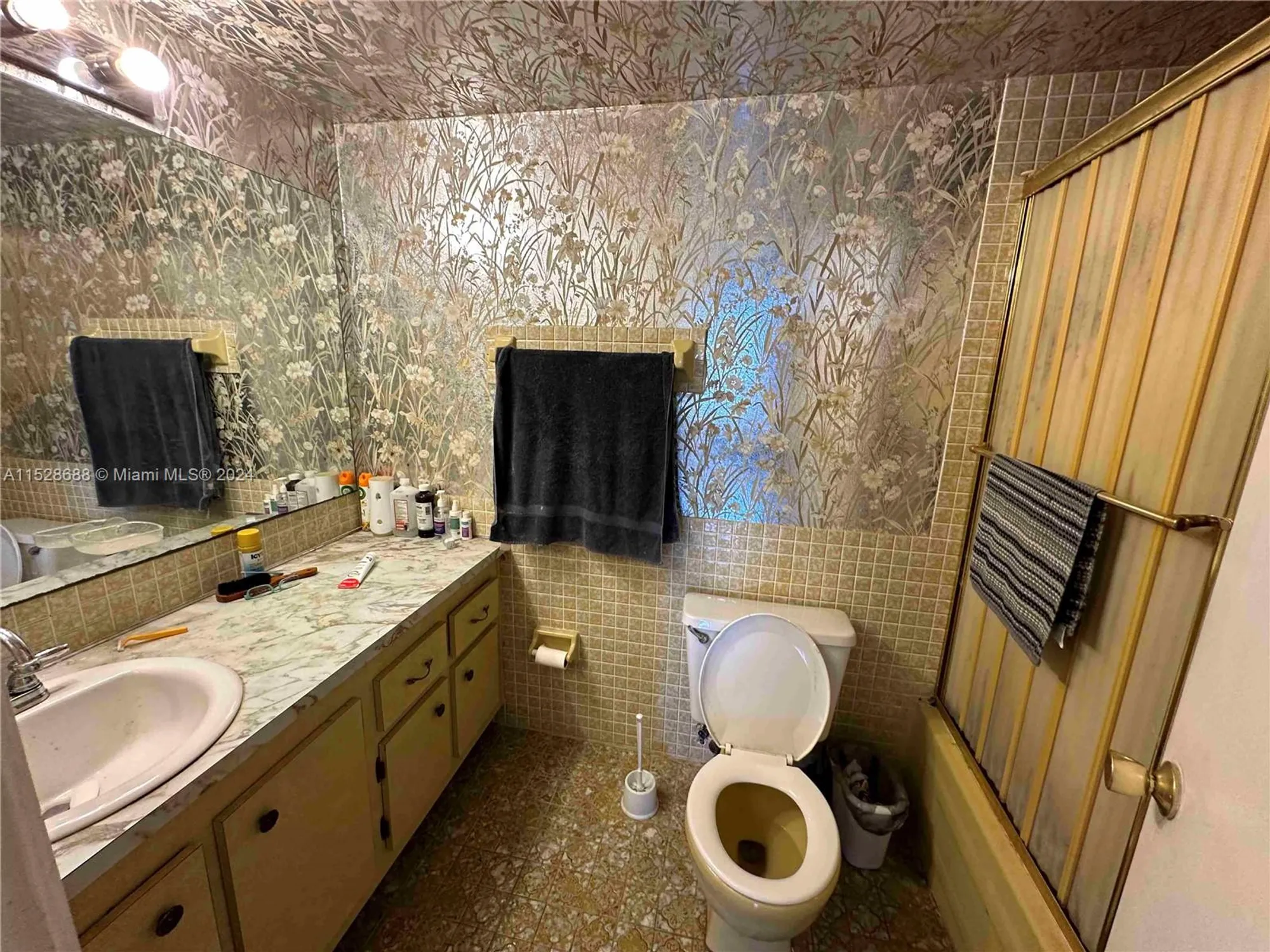 Property Slideshow image 7 of 17 | 2061 nw 47th ter 405, Lauderhill, FL, 33313