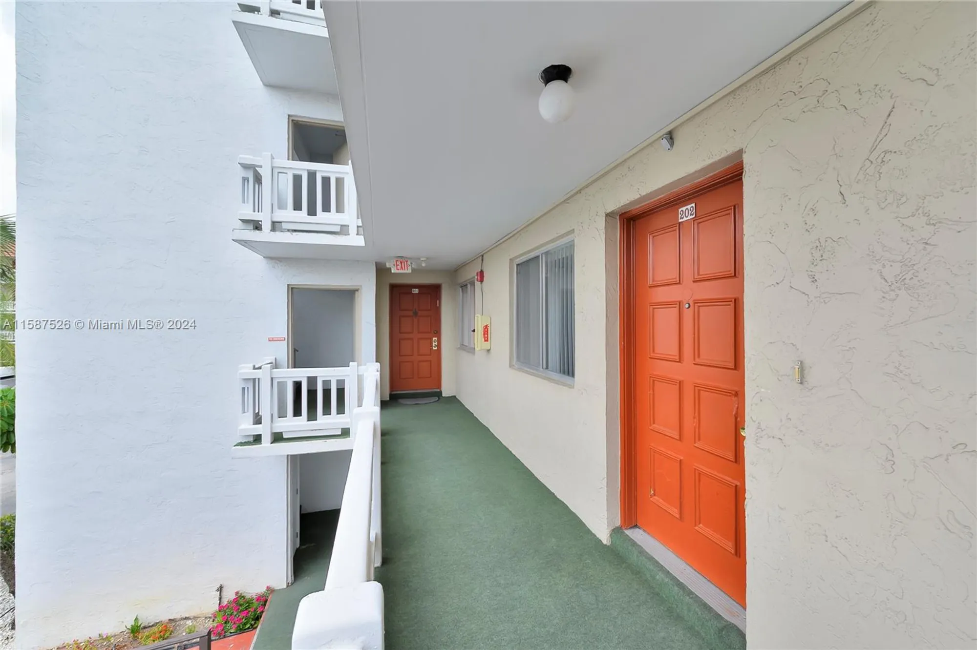 Property Slideshow image 19 of 31 | 3571 inverrary dr 202, Lauderhill, FL, 33319