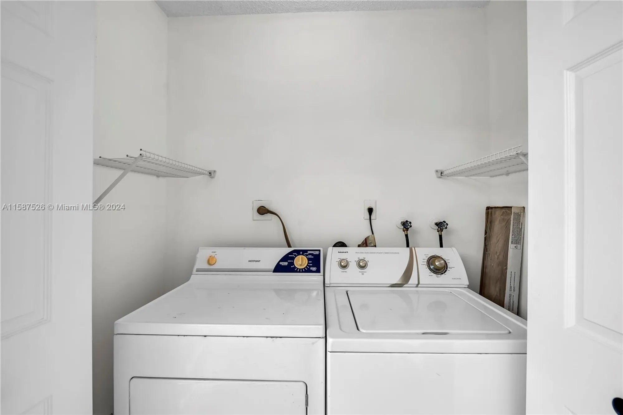Property Slideshow image 12 of 31 | 3571 inverrary dr 202, Lauderhill, FL, 33319