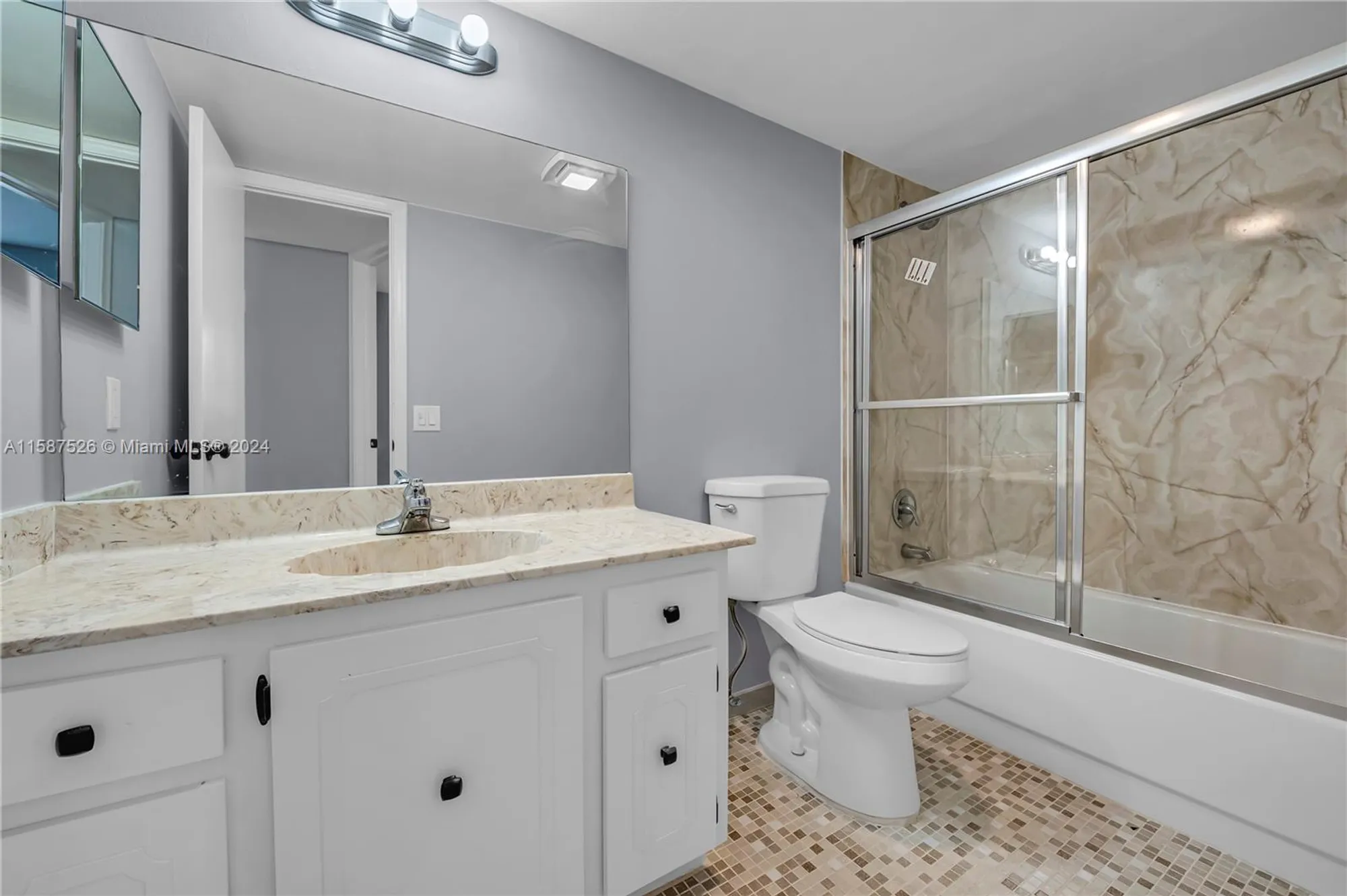 Property Slideshow image 24 of 31 | 3571 inverrary dr 202, Lauderhill, FL, 33319