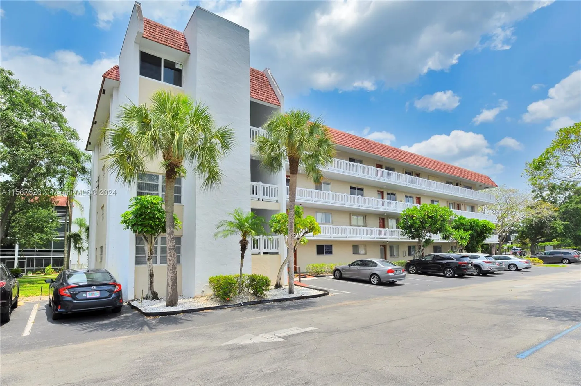 Property Slideshow image 22 of 31 | 3571 inverrary dr 202, Lauderhill, FL, 33319