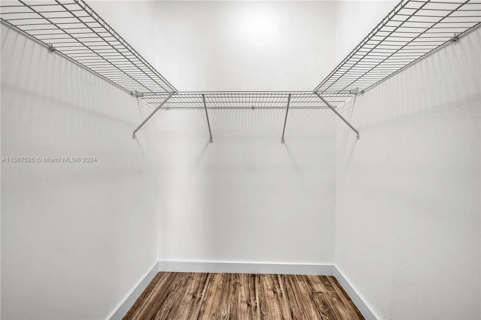 Property Slideshow image 7 of 31 | 3571 inverrary dr 202, Lauderhill, FL, 33319