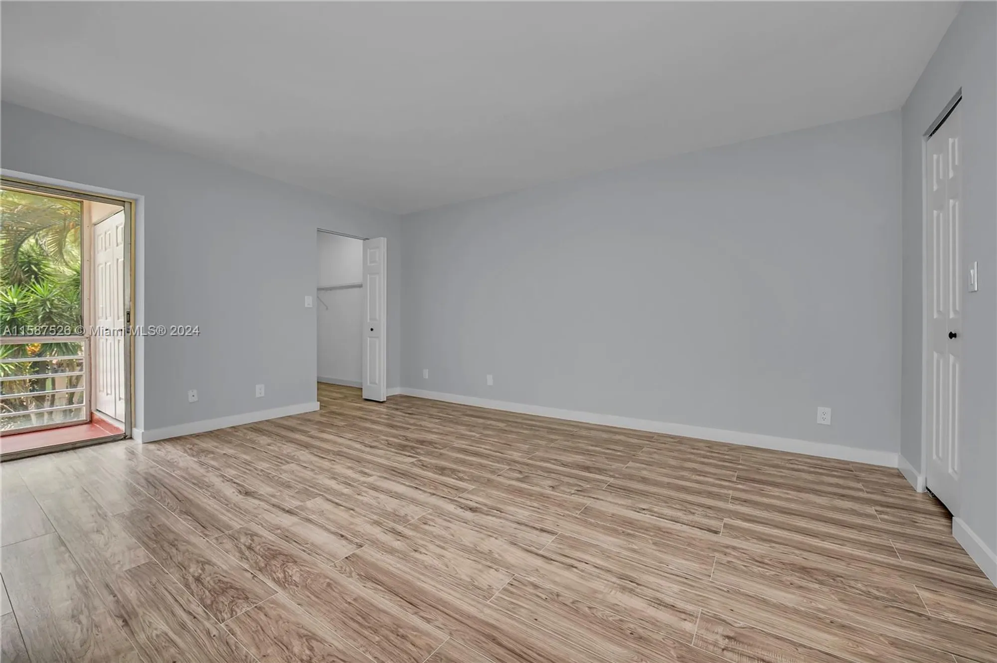 Property Slideshow image 8 of 31 | 3571 inverrary dr 202, Lauderhill, FL, 33319