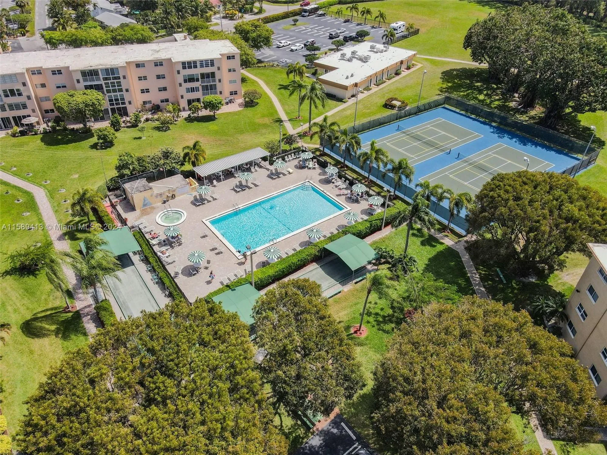 Property Slideshow image 14 of 32 | 2300 ne 1st ln 106, Boynton Beach, FL, 33435