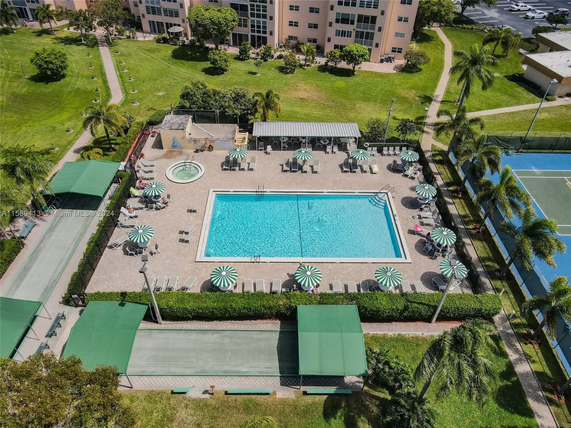 Property Slideshow image 15 of 32 | 2300 ne 1st ln 106, Boynton Beach, FL, 33435