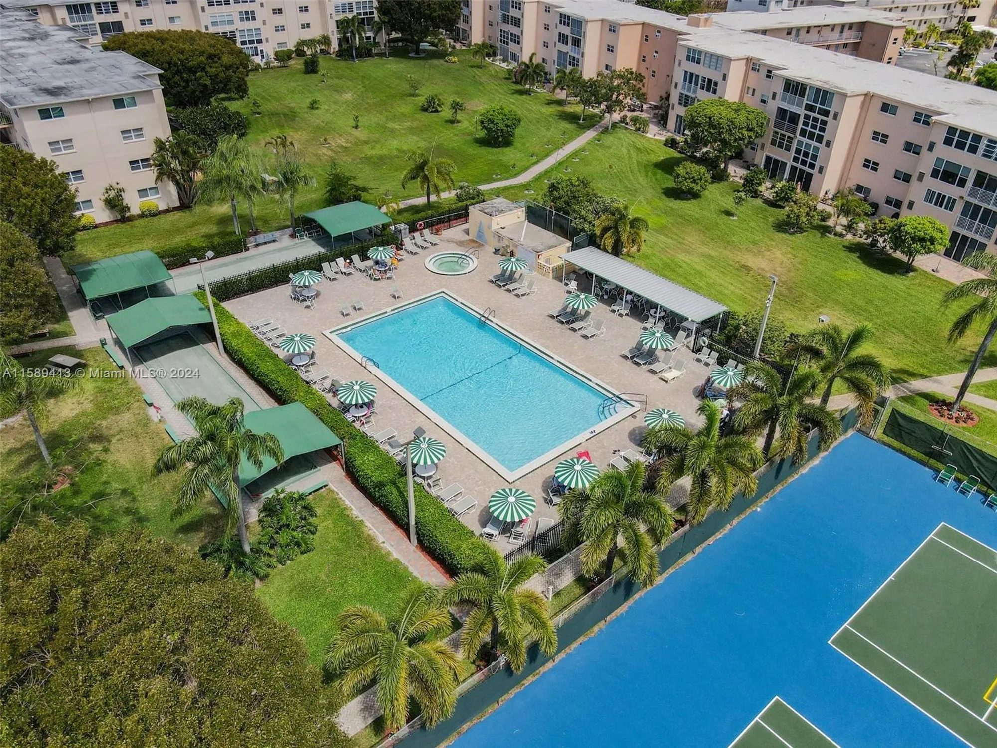 Property Slideshow image 16 of 32 | 2300 ne 1st ln 106, Boynton Beach, FL, 33435