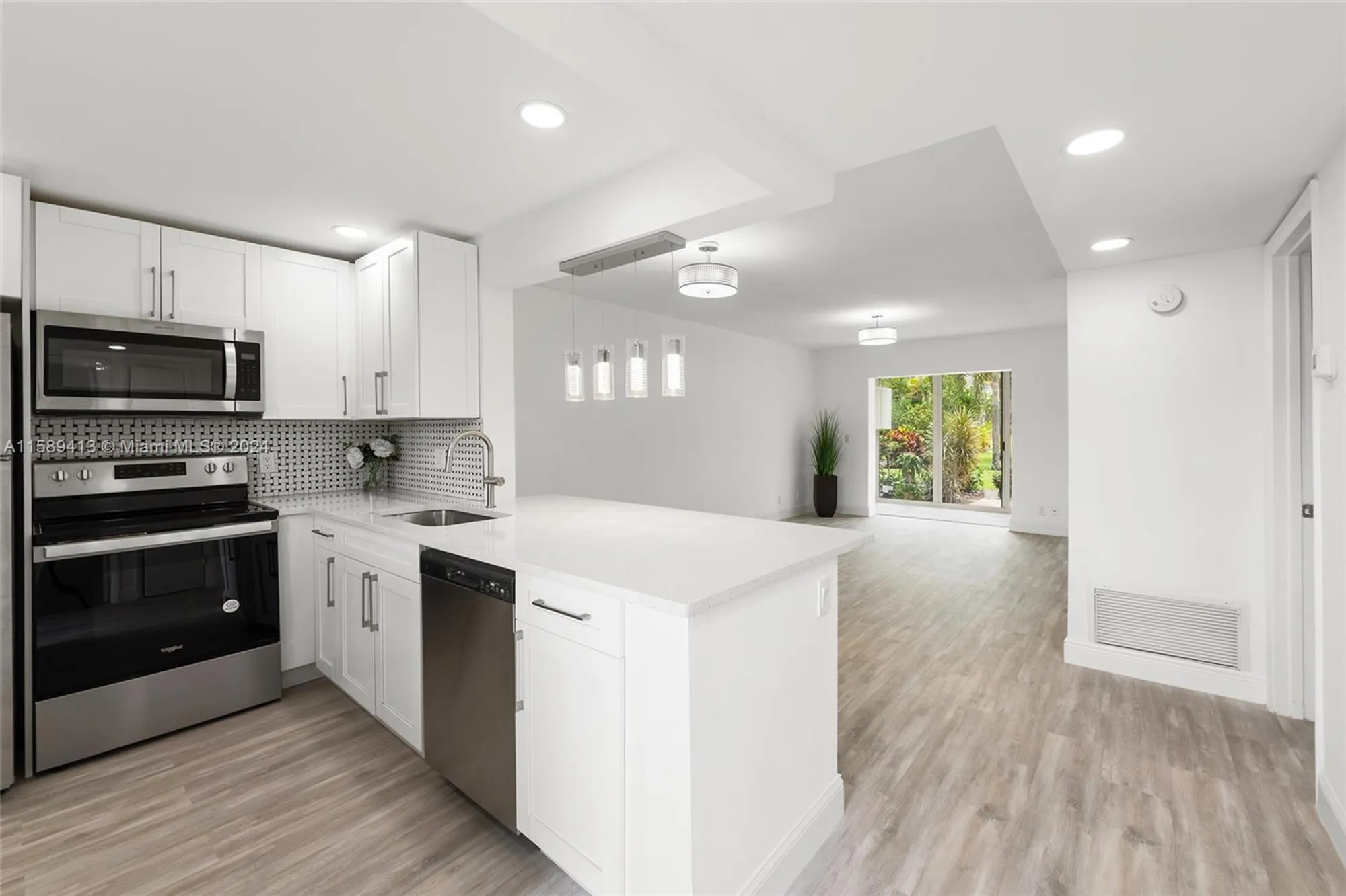 Property Slideshow image 1 of 32 | 2300 ne 1st ln 106, Boynton Beach, FL, 33435