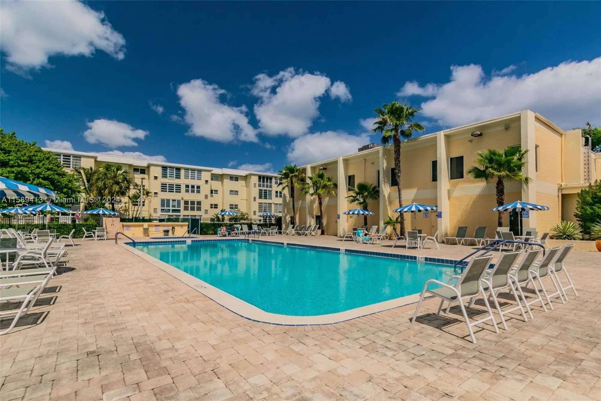 Property Slideshow image 25 of 32 | 2300 ne 1st ln 106, Boynton Beach, FL, 33435